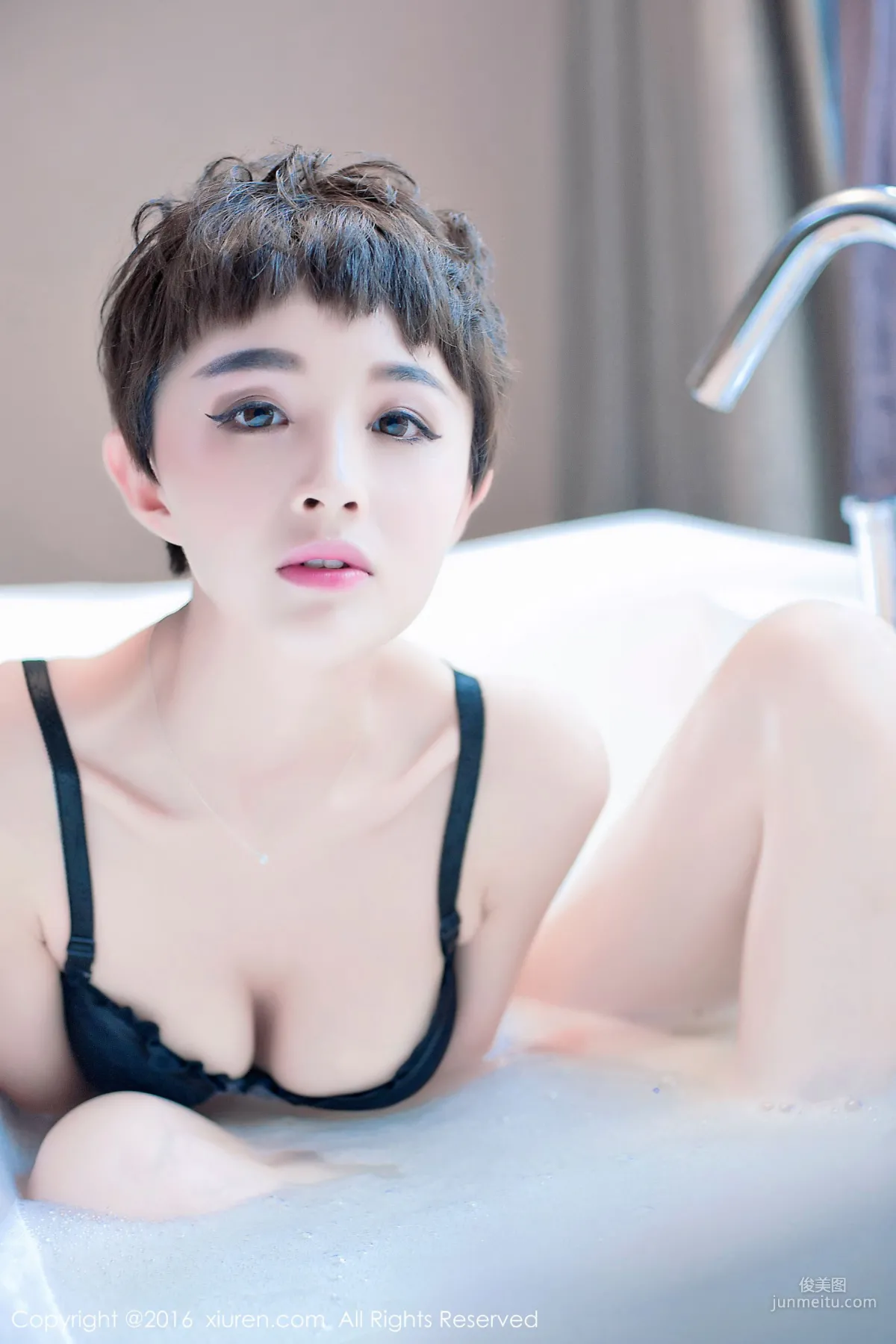 baby_kiki 《A Real Beautiful Flight Attendant's Leisure Time》 [XiuRen] No.657 Photo Set photo 38