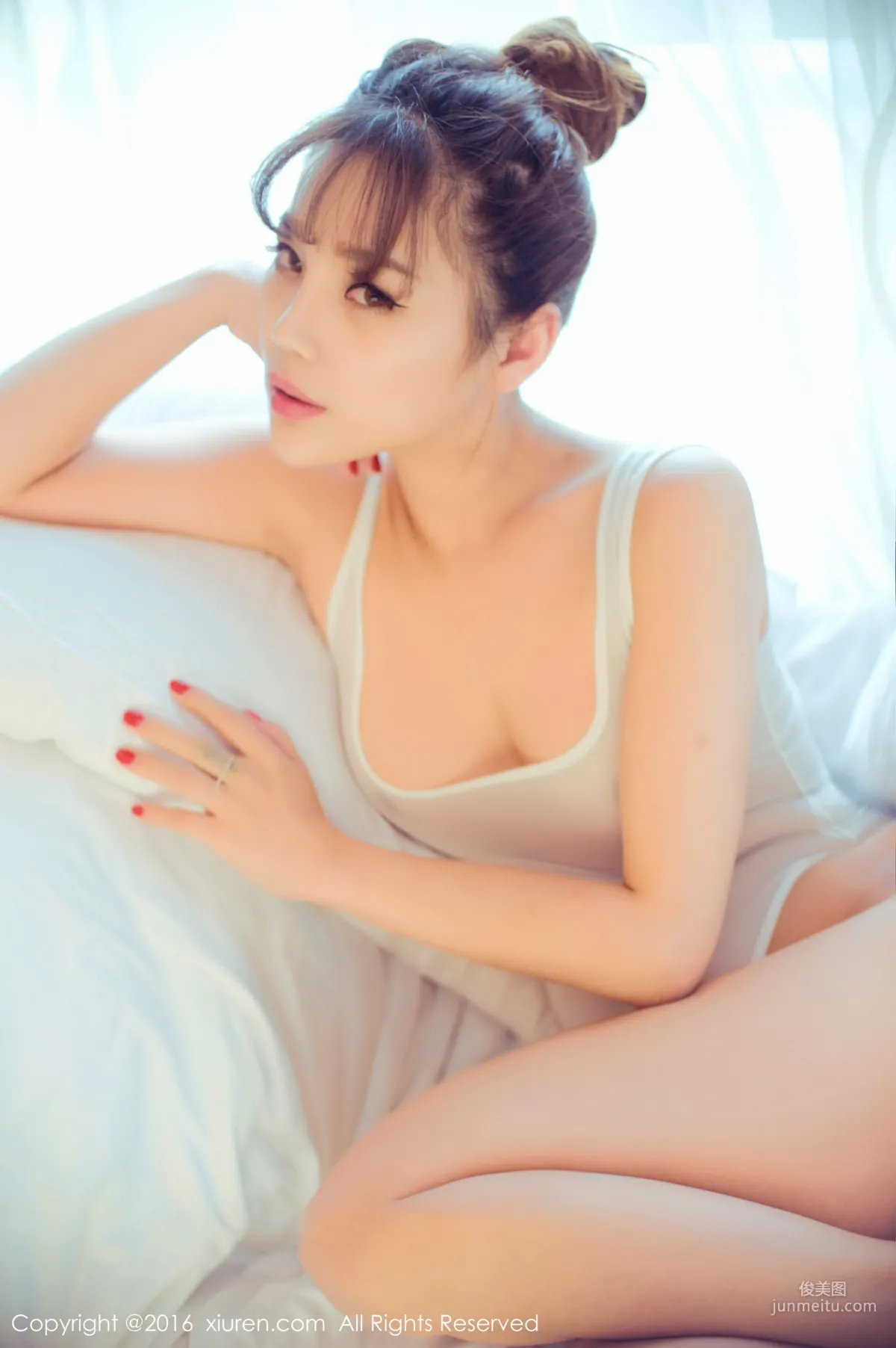 Zhou Yuran High-Cut Swimsuit, Cleavage Lingerie, High Heels and Beautiful Legs, White Ultra-Short Tank Top [XiuRen] No.633 Photo Set photo 55
