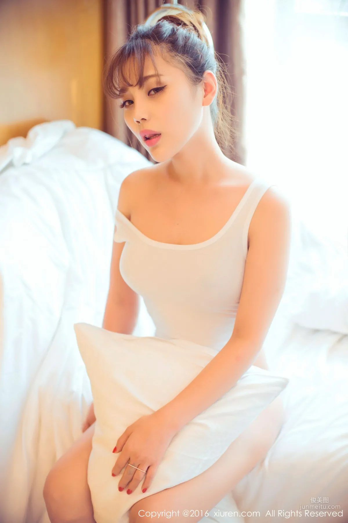 Zhou Yuran High-Cut Swimsuit, Cleavage Lingerie, High Heels and Beautiful Legs, White Ultra-Short Tank Top [XiuRen] No.633 Photo Set photo 6