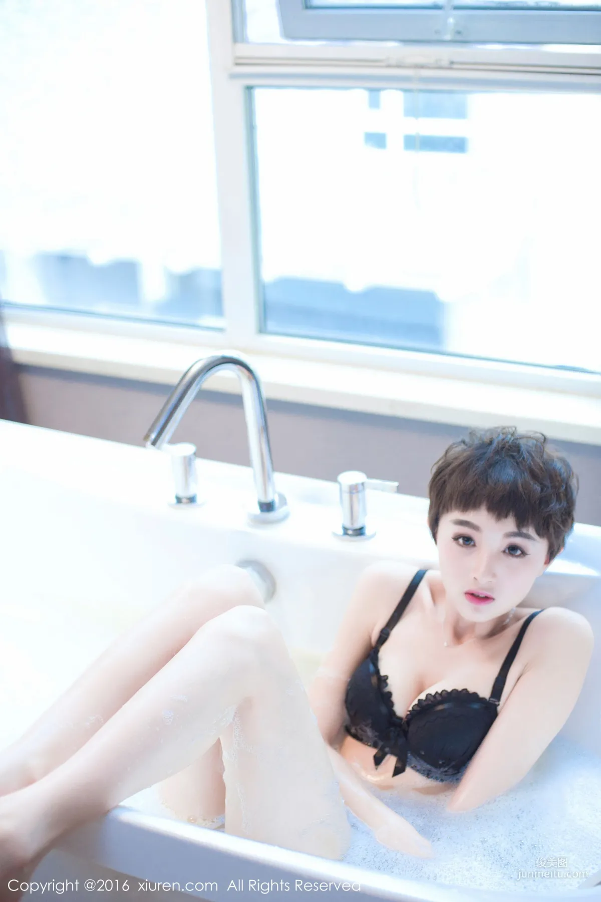 baby_kiki 《A Real Beautiful Flight Attendant's Leisure Time》 [XiuRen] No.657 Photo Set photo 7