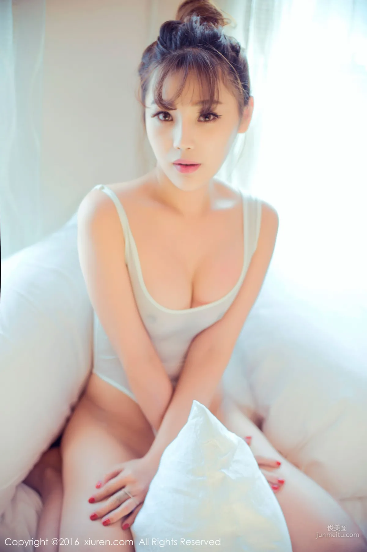 Zhou Yuran High-Cut Swimsuit, Cleavage Lingerie, High Heels and Beautiful Legs, White Ultra-Short Tank Top [XiuRen] No.633 Photo Set photo 44