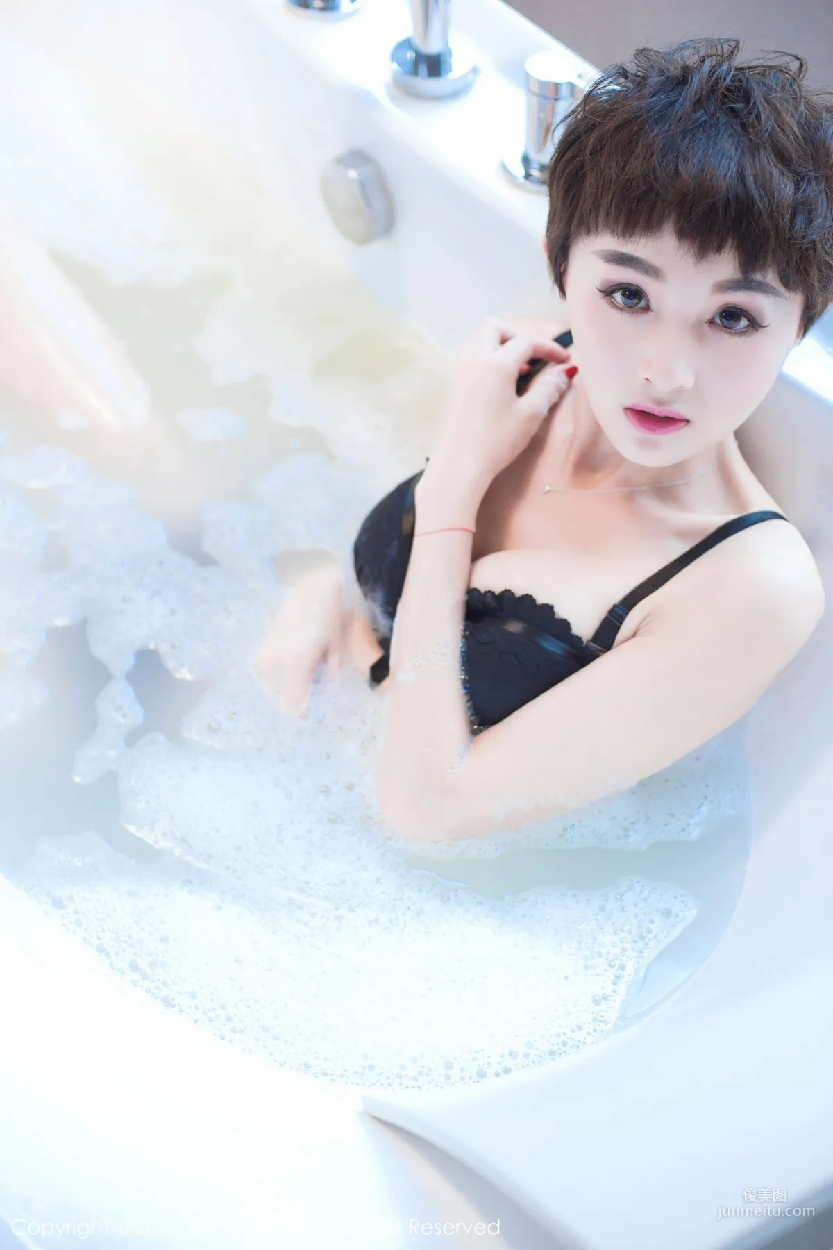 baby_kiki 《A Real Beautiful Flight Attendant's Leisure Time》 [XiuRen] No.657 Photo Set photo 4