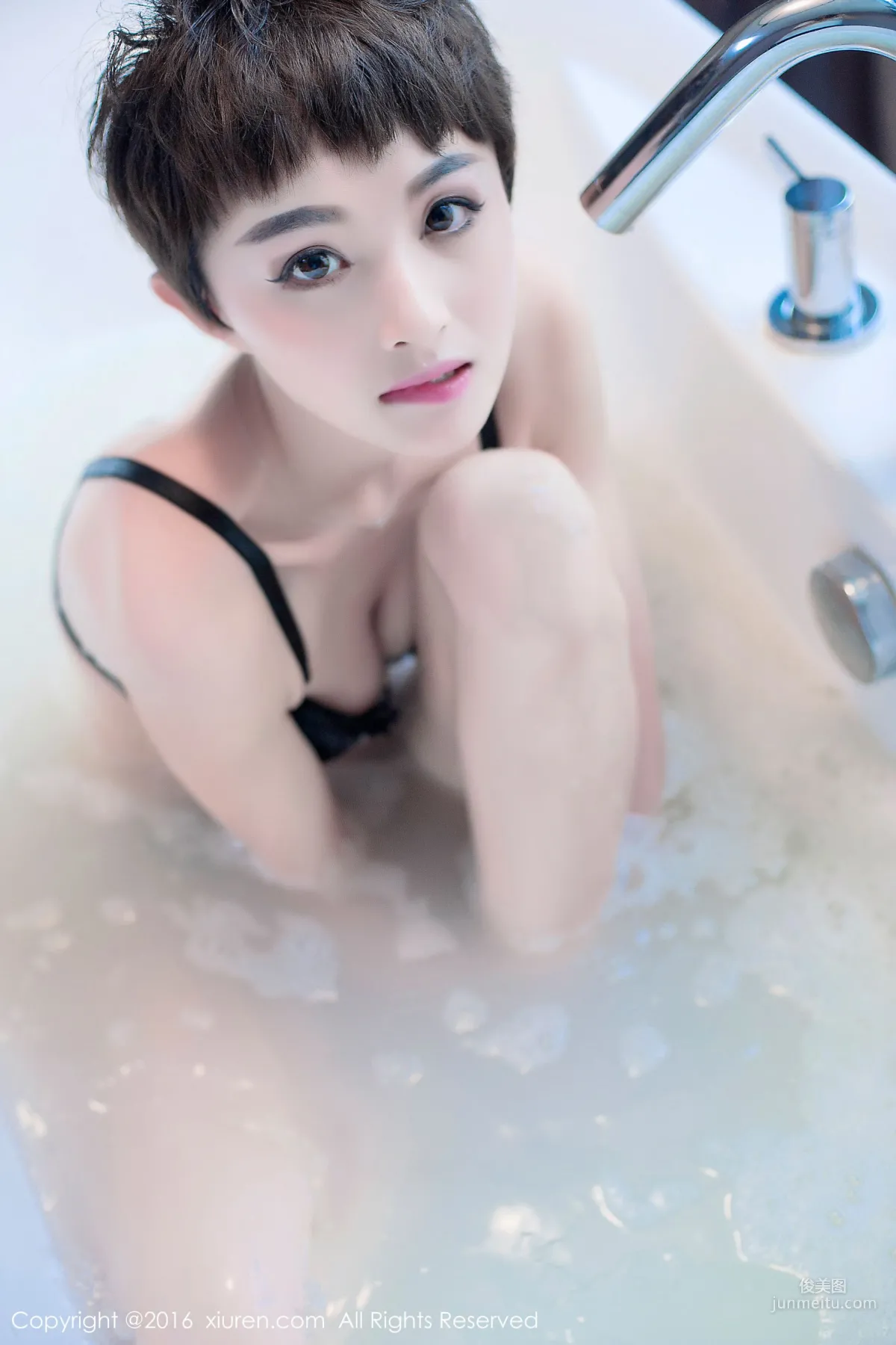 baby_kiki 《A Real Beautiful Flight Attendant's Leisure Time》 [XiuRen] No.657 Photo Set photo 27