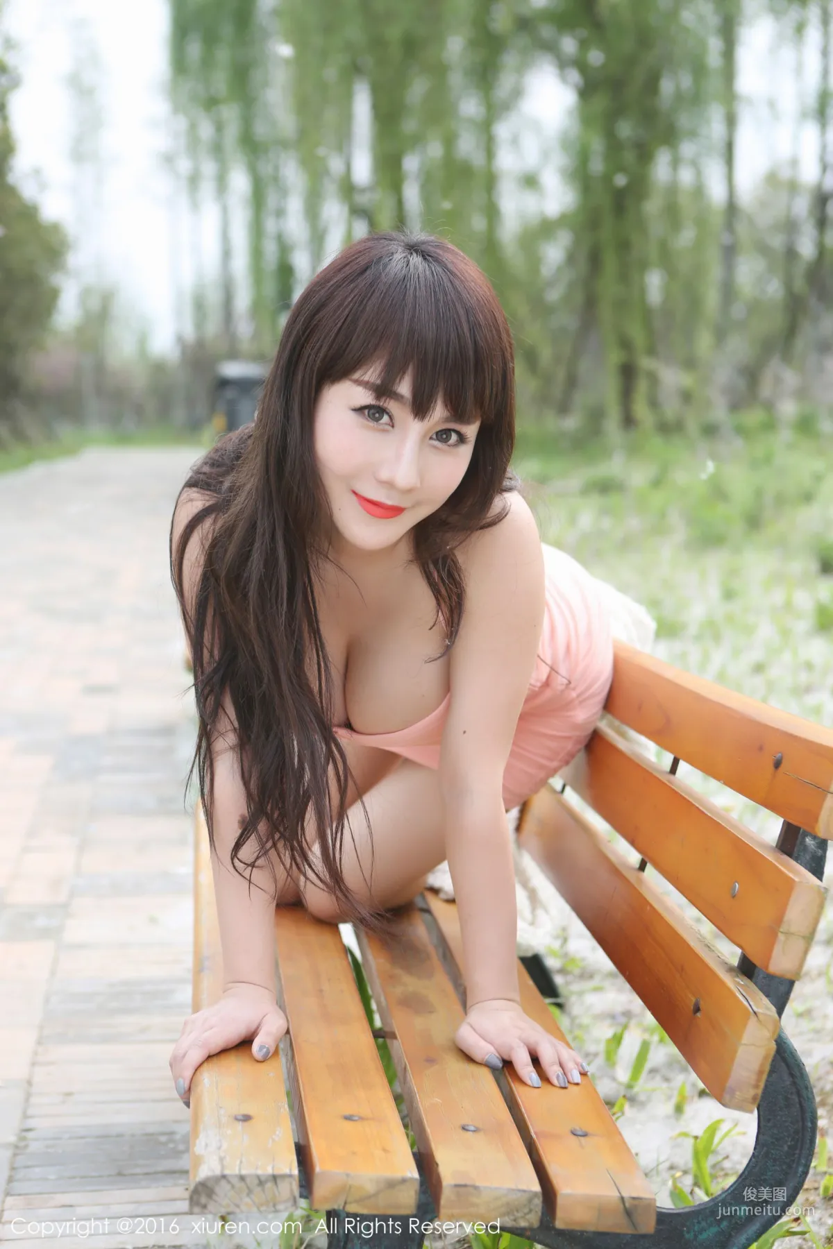 Chen Qiaobei isabella, Outdoor Shoot Ultra Short Skirt Series [XiuRen] No.529 Photo Set photo 27