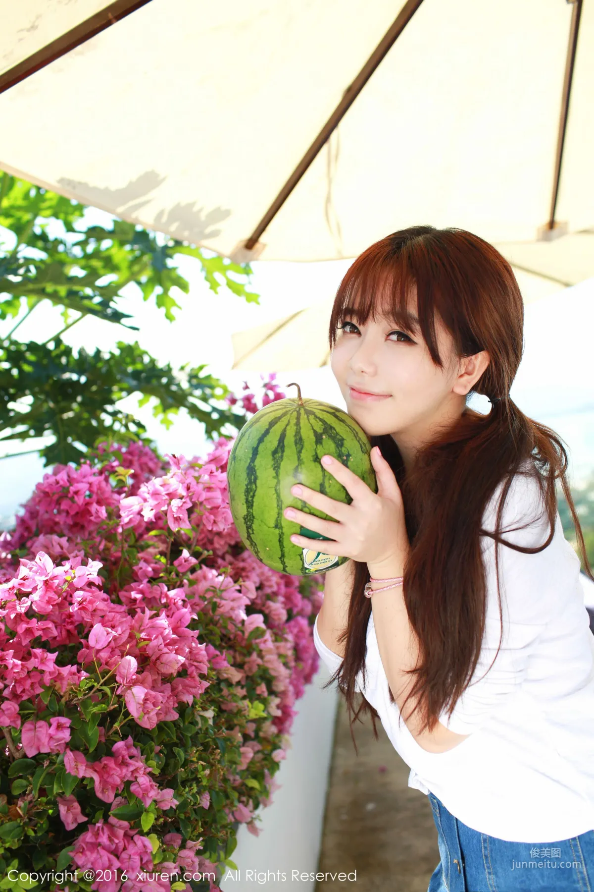 Liu Feier Faye 《Watermelon + Denim Ultra Short Skirt + Knit Lingerie》 [XiuRen] No.490 Photo Set photo 4