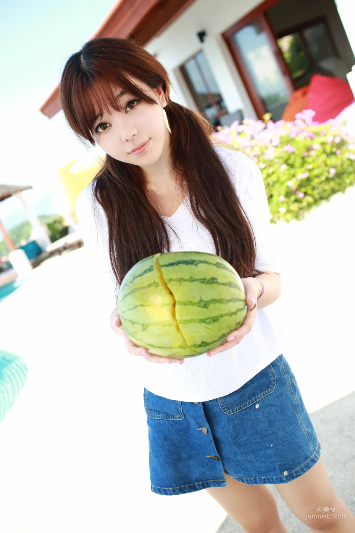 Liu Feier Faye 《Watermelon + Denim Ultra Short Skirt + Knit Lingerie》 [XiuRen] No.490 Photo Set photo 8