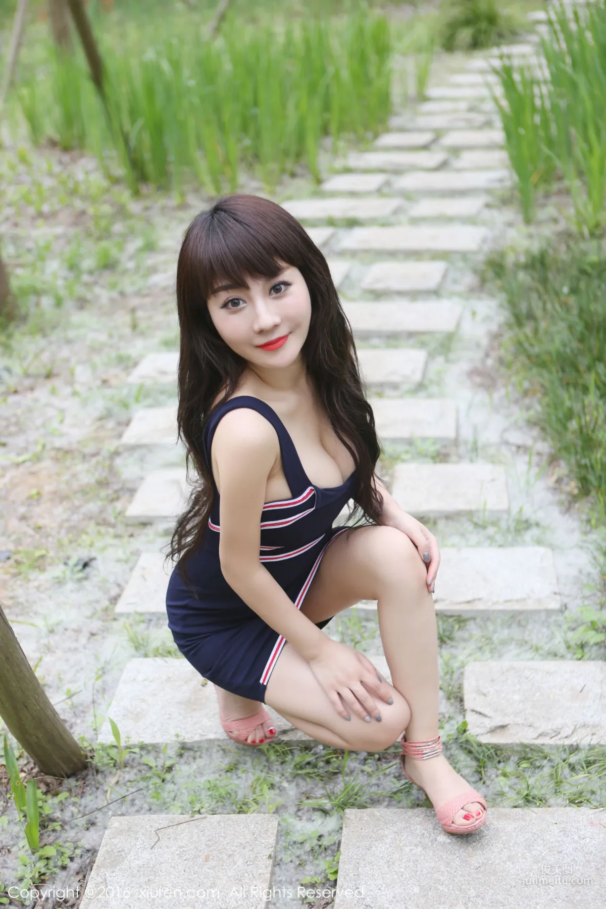 Chen Qiaobei isabella, Outdoor Shoot Ultra Short Skirt Series [XiuRen] No.529 Photo Set photo 37