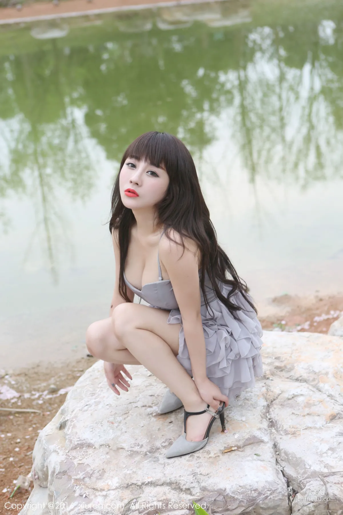 Chen Qiaobei isabella, Outdoor Shoot Ultra Short Skirt Series [XiuRen] No.529 Photo Set photo 32