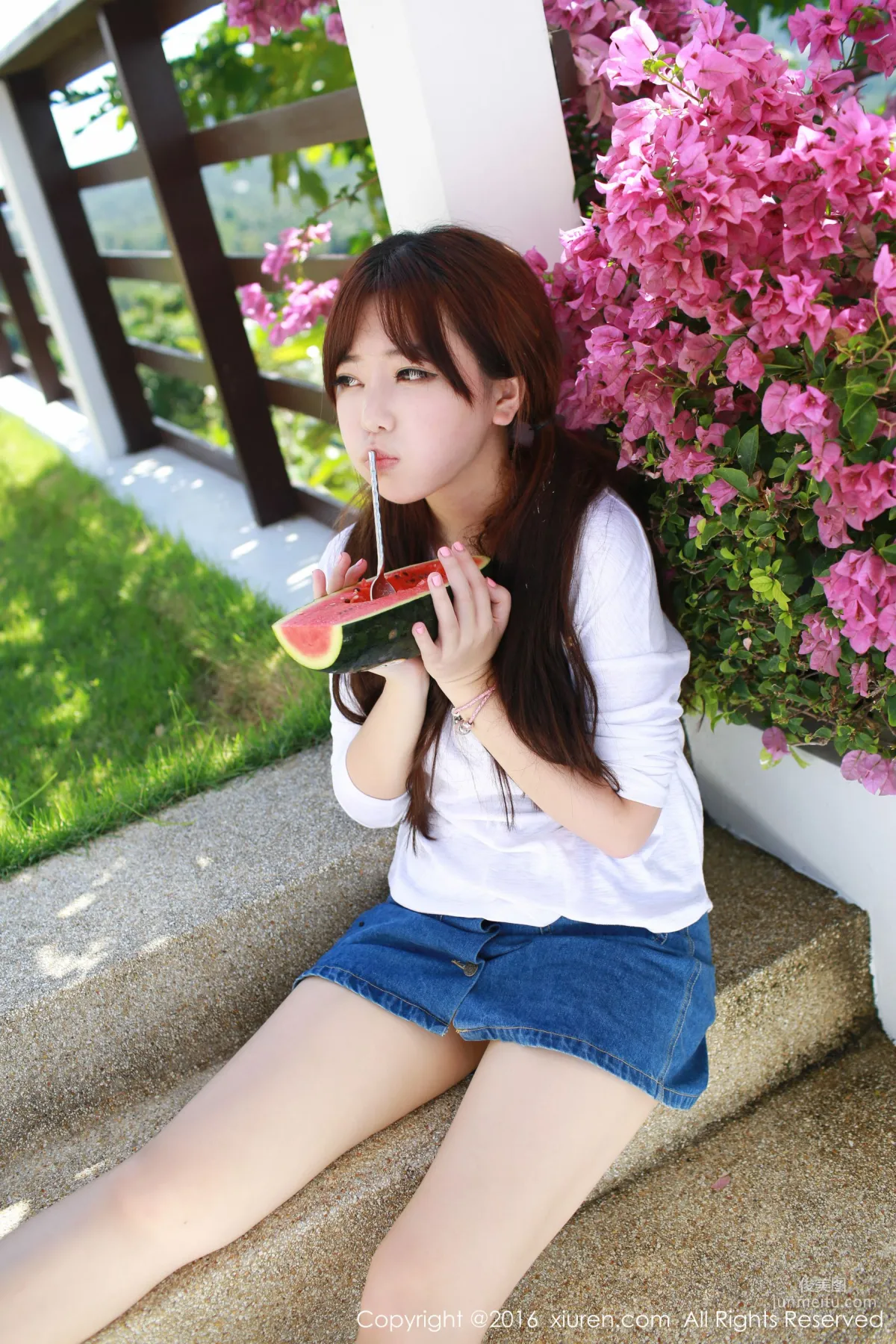 Liu Feier Faye 《Watermelon + Denim Ultra Short Skirt + Knit Lingerie》 [XiuRen] No.490 Photo Set photo 12