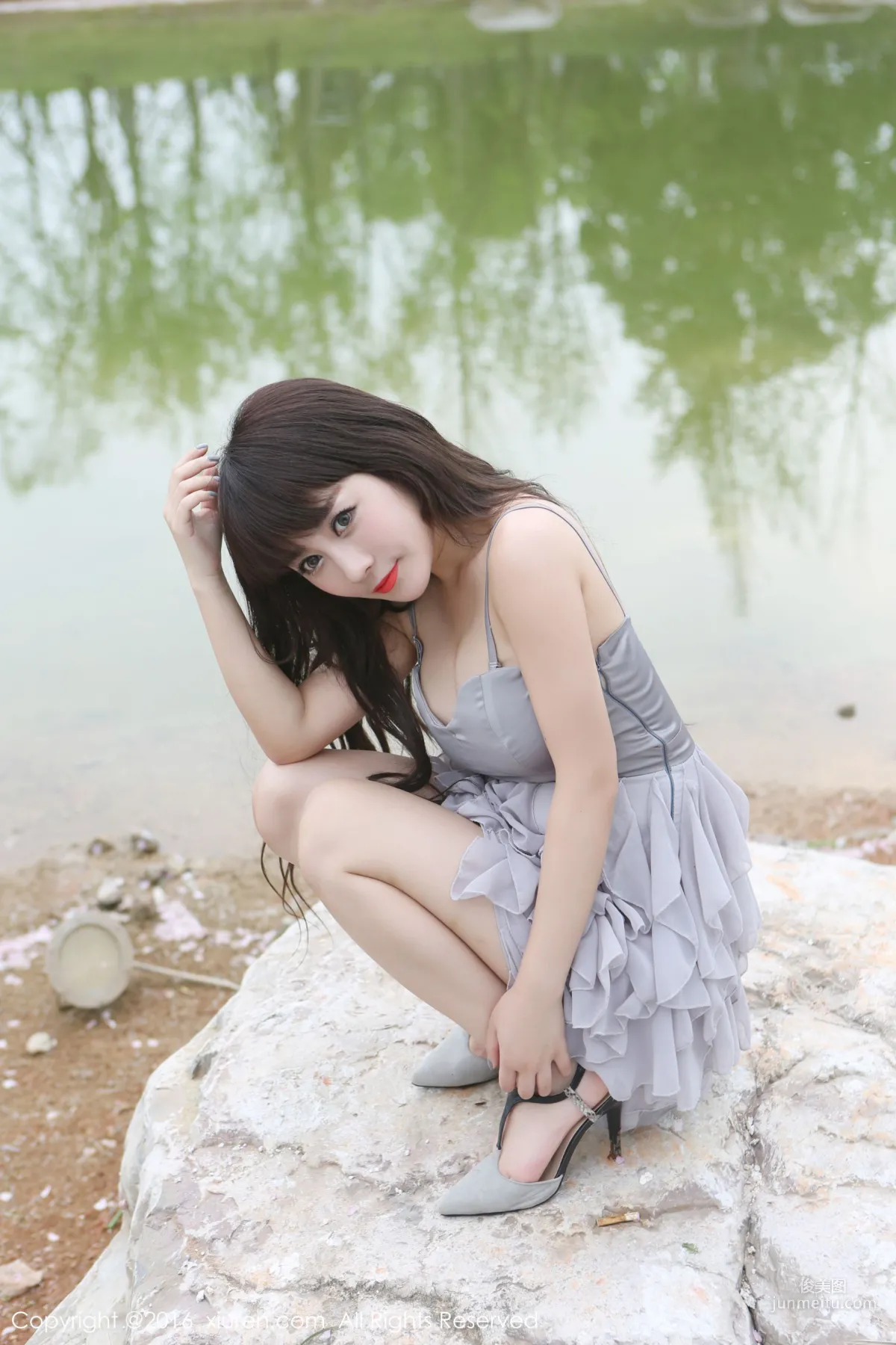 Chen Qiaobei isabella, Outdoor Shoot Ultra Short Skirt Series [XiuRen] No.529 Photo Set photo 33