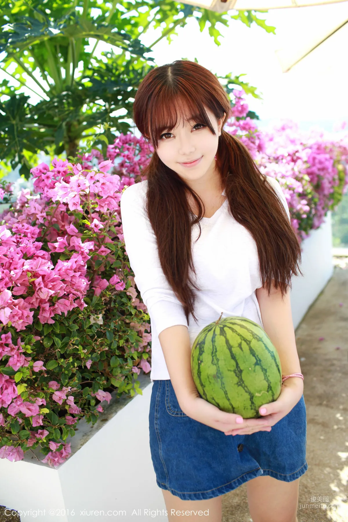 Liu Feier Faye 《Watermelon + Denim Ultra Short Skirt + Knit Lingerie》 [XiuRen] No.490 Photo Set photo 2