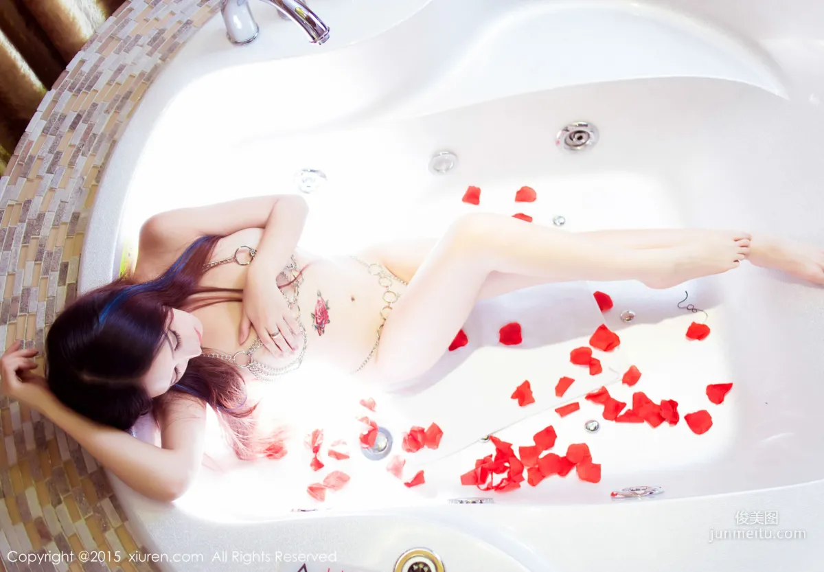 Zou Jingjing Queen, Indoor Sexy Lingerie + Bathtub Series, [XiuRen] No.411 Photo Set photo 34
