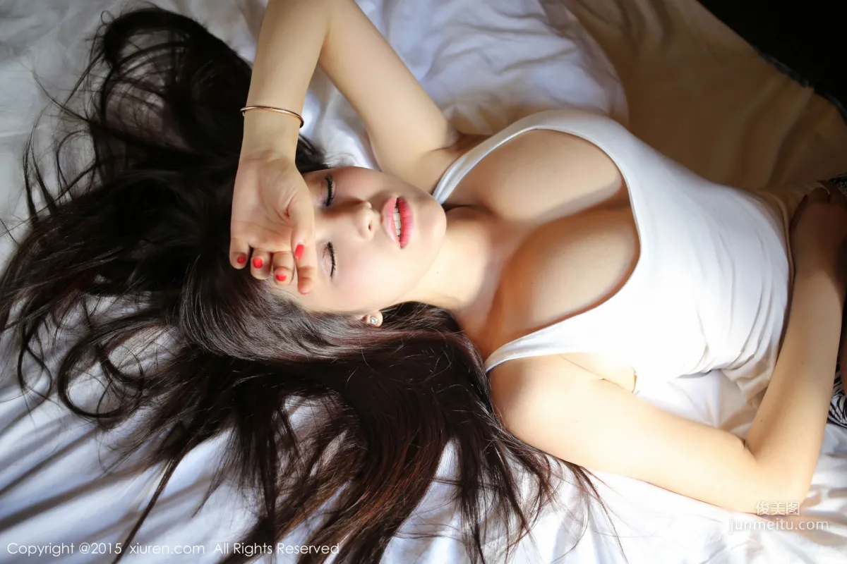 Nic Nikeke White Tank Top + Nurse Outfit [XiuRen] No.389 Photo Set photo 10