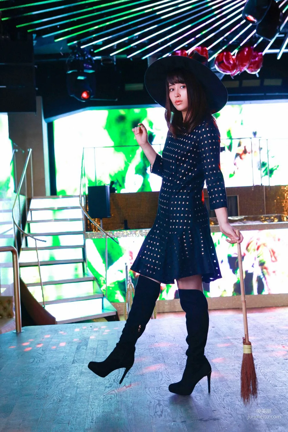 Alice Hirose, Heroine and Party! Photo Set [YS Web] Vol.679 photo 46