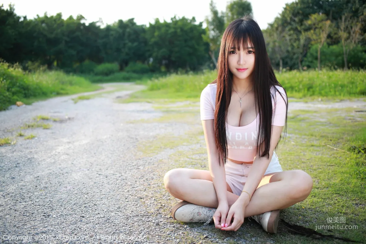 Xiayao baby, Fresh Hot Pants Girl Outdoor Shoot [XiuRen] No.345 Photo Set photo 35