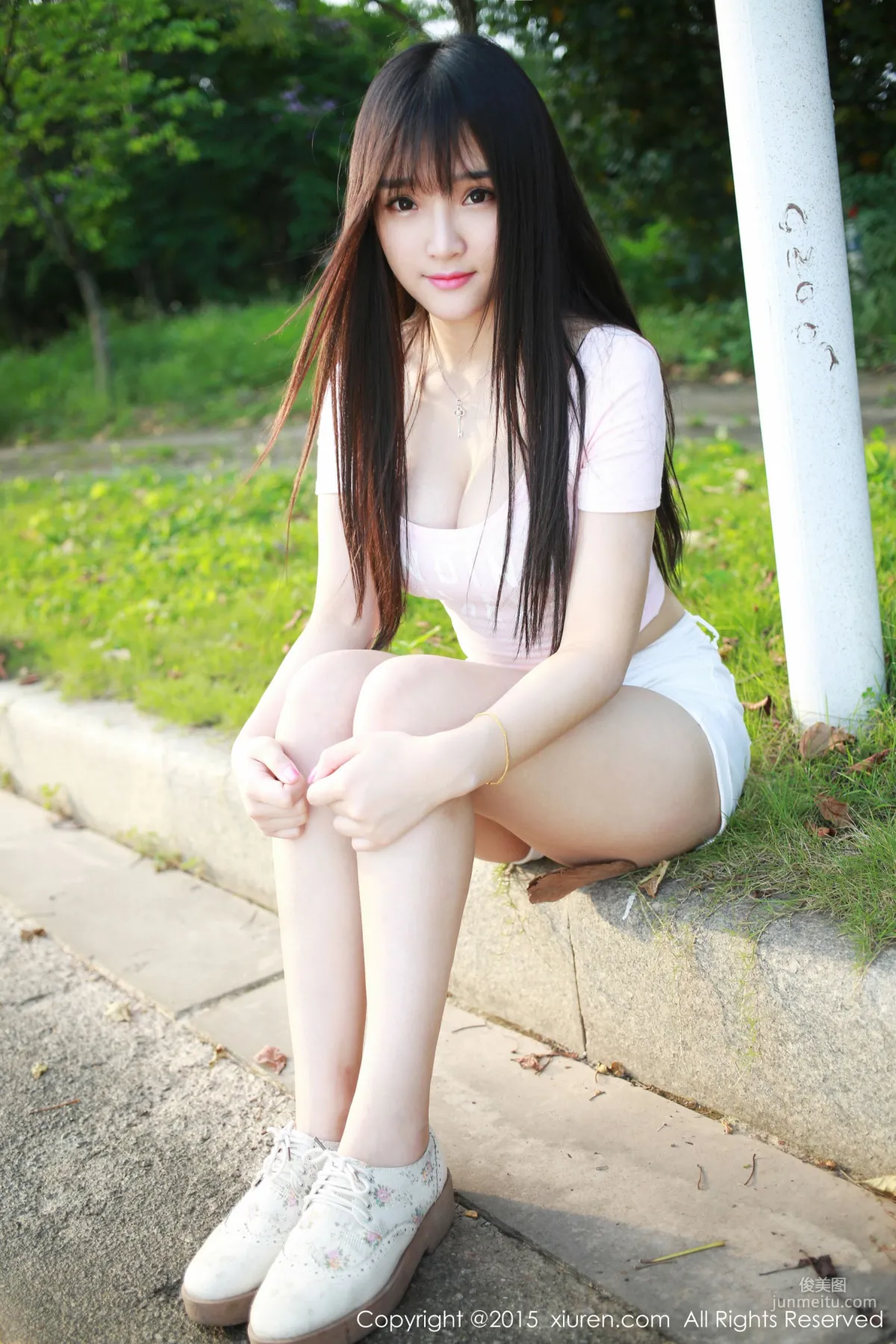 Xiayao baby, Fresh Hot Pants Girl Outdoor Shoot [XiuRen] No.345 Photo Set photo 21