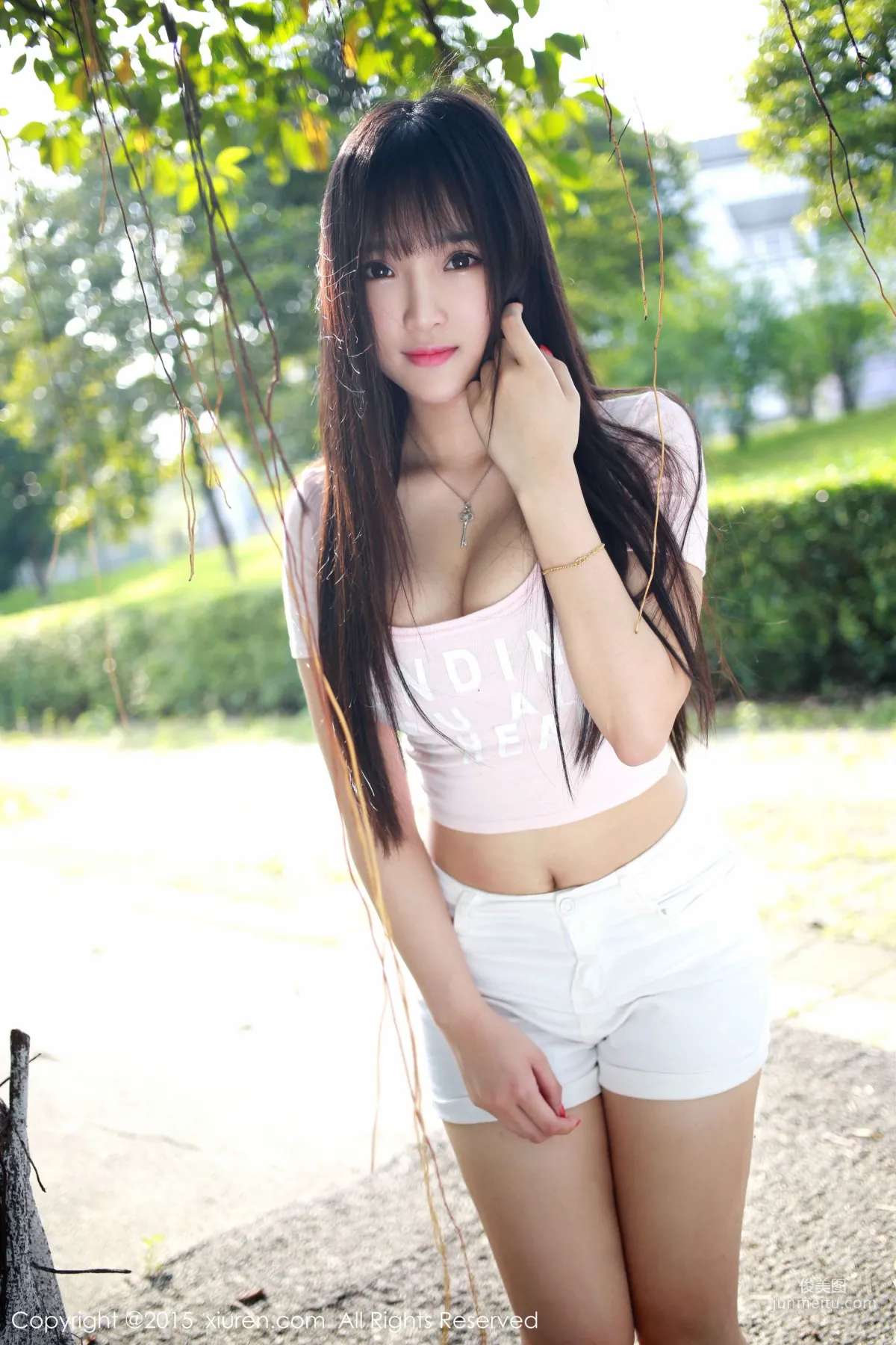 Xiayao baby, Fresh Hot Pants Girl Outdoor Shoot [XiuRen] No.345 Photo Set photo 10