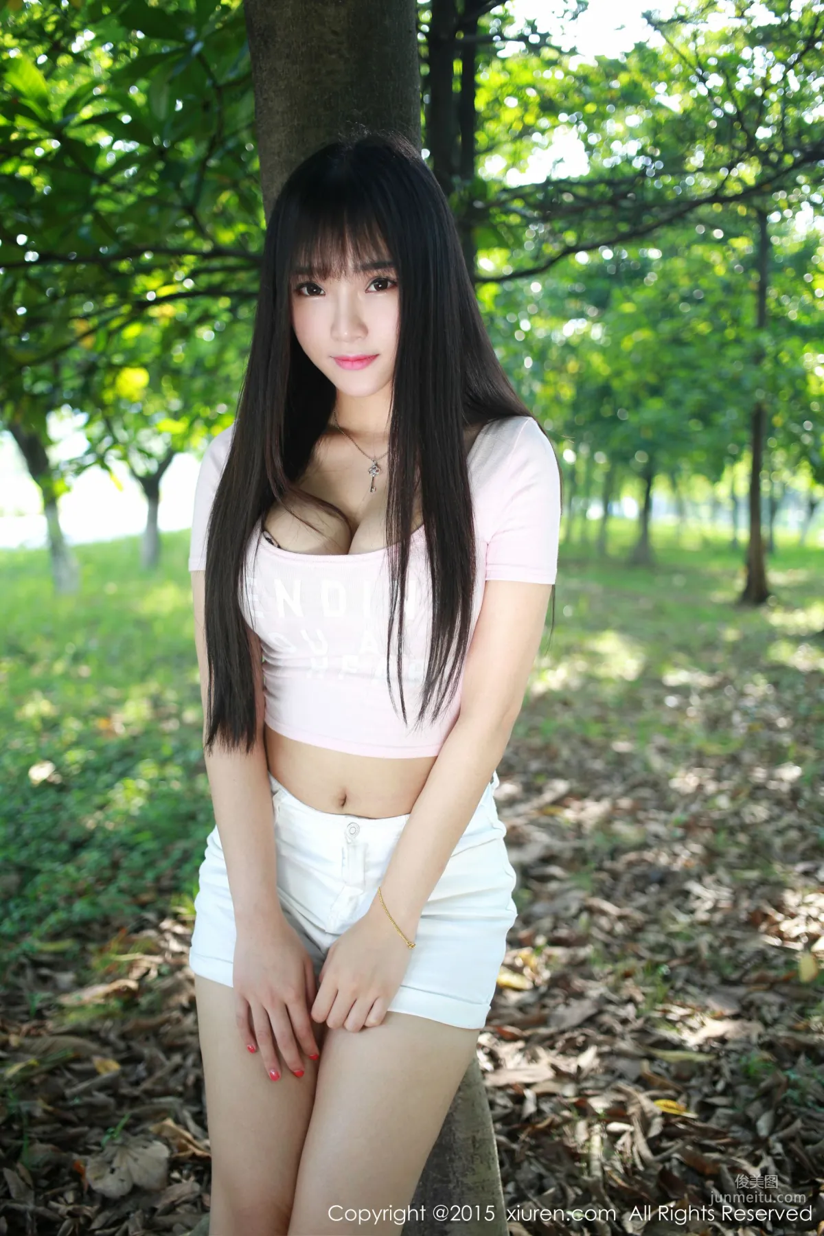 Xiayao baby, Fresh Hot Pants Girl Outdoor Shoot [XiuRen] No.345 Photo Set photo 2