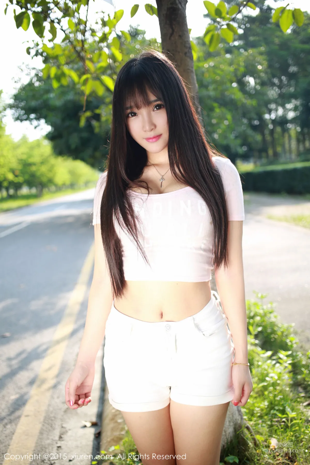Xiayao baby, Fresh Hot Pants Girl Outdoor Shoot [XiuRen] No.345 Photo Set photo 17