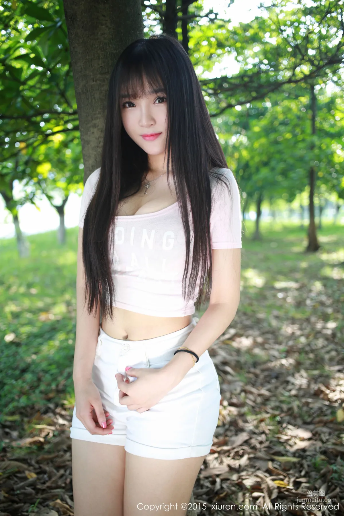 Xiayao baby, Fresh Hot Pants Girl Outdoor Shoot [XiuRen] No.345 Photo Set photo 1