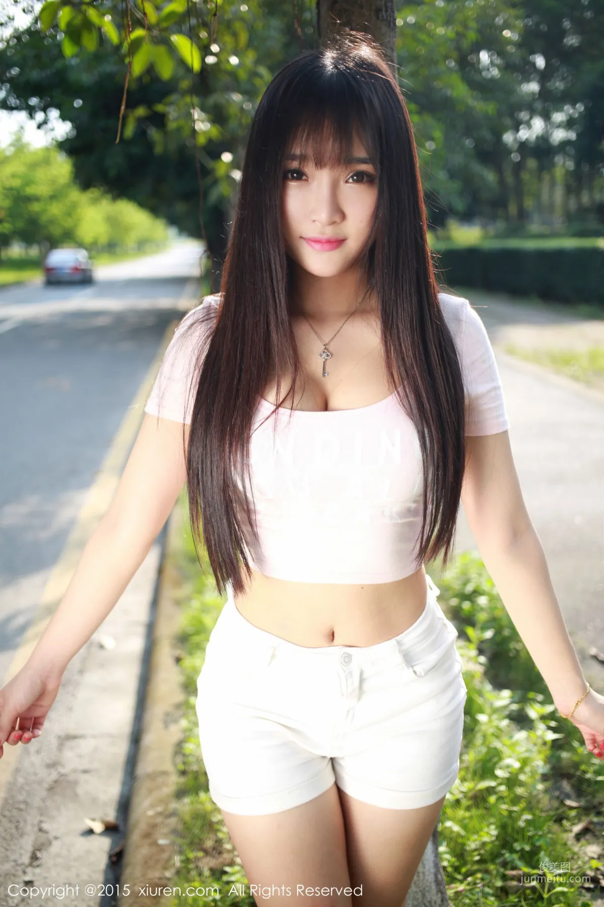 Xiayao baby, Fresh Hot Pants Girl Outdoor Shoot [XiuRen] No.345 Photo Set photo 15