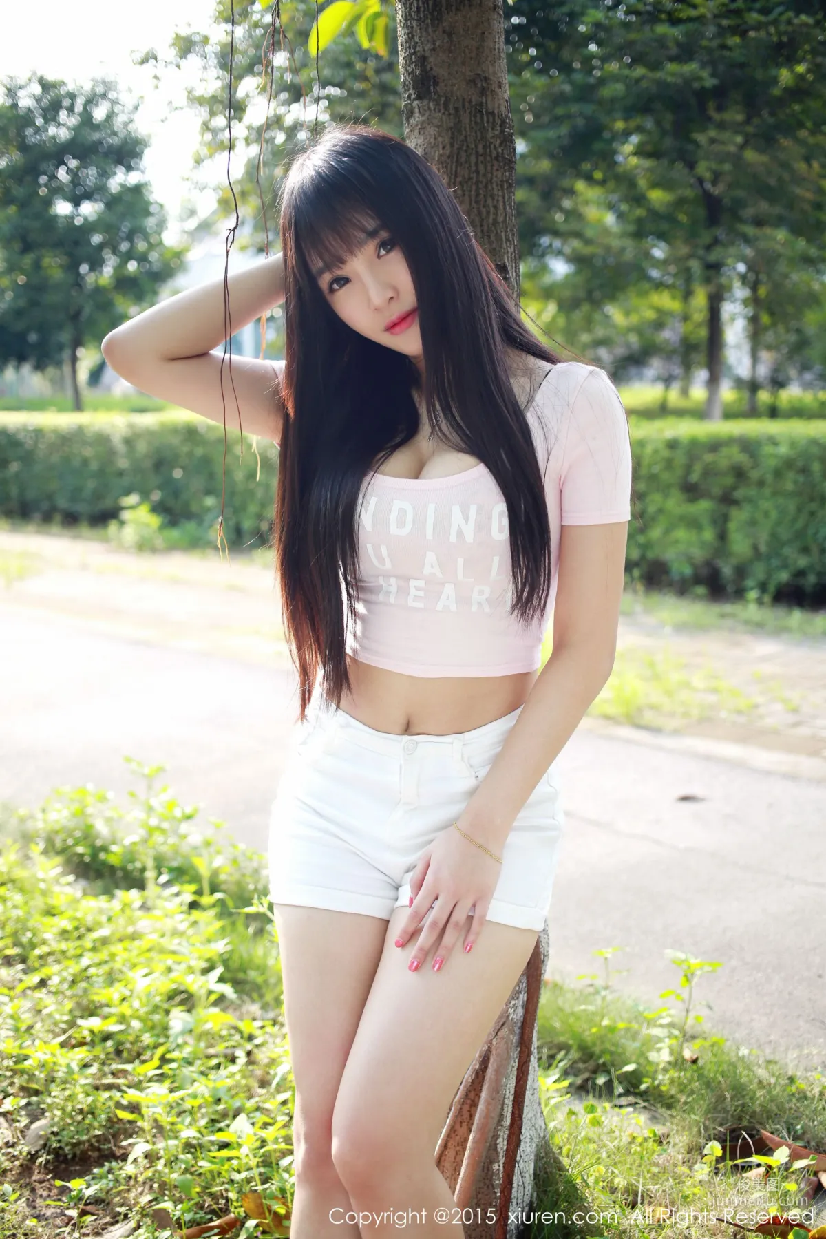 Xiayao baby, Fresh Hot Pants Girl Outdoor Shoot [XiuRen] No.345 Photo Set photo 14
