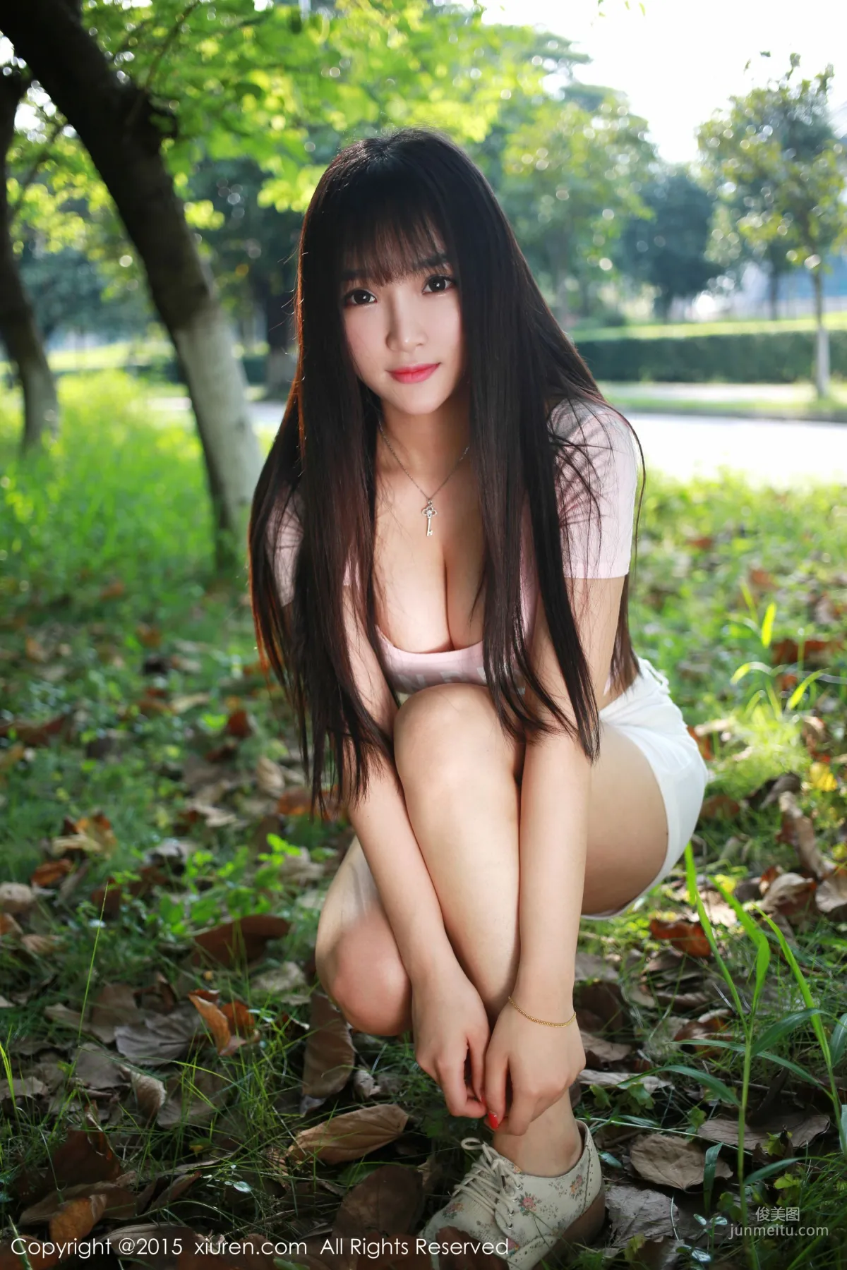 Xiayao baby, Fresh Hot Pants Girl Outdoor Shoot [XiuRen] No.345 Photo Set photo 6