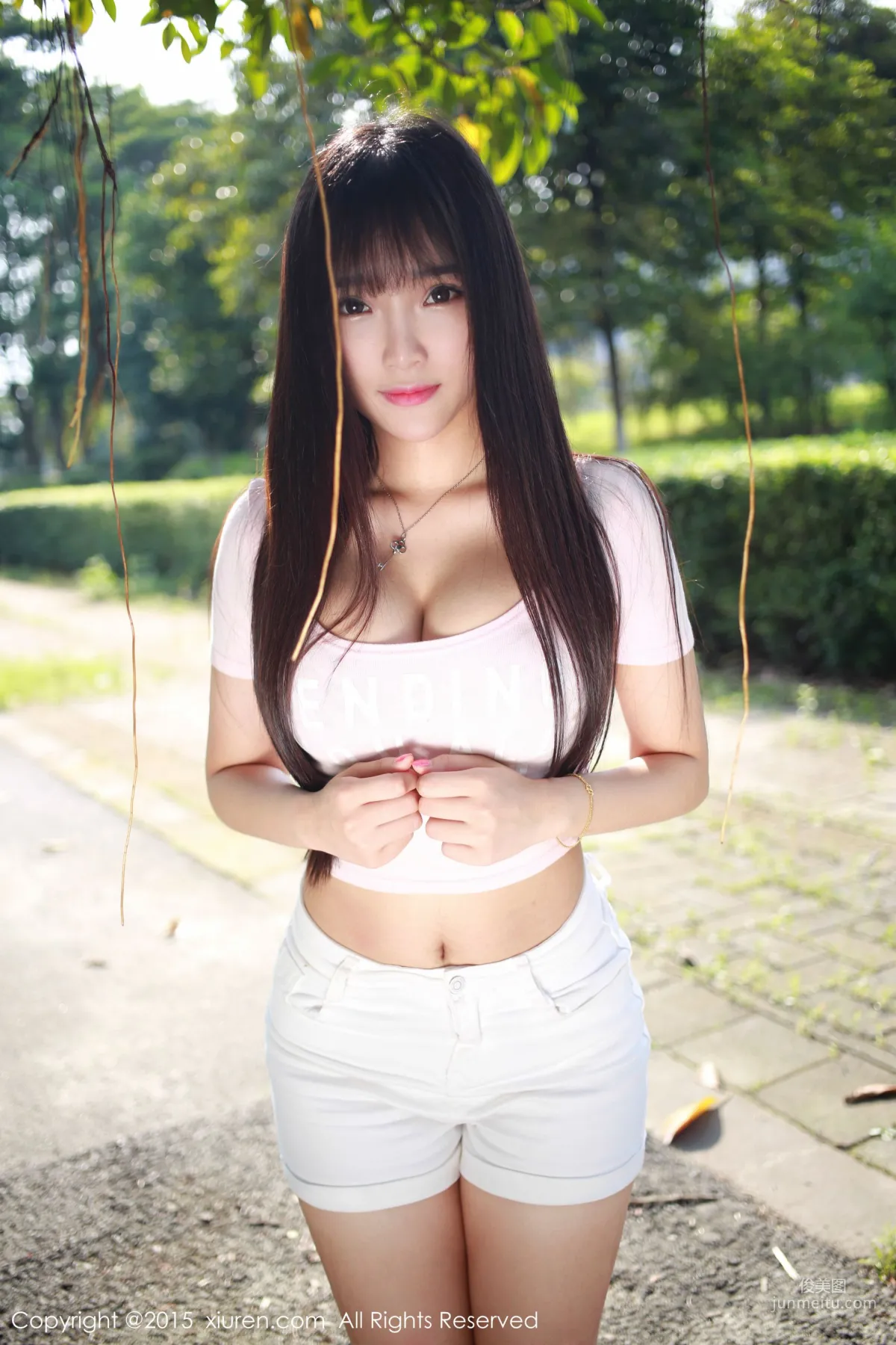 Xiayao baby, Fresh Hot Pants Girl Outdoor Shoot [XiuRen] No.345 Photo Set photo 9