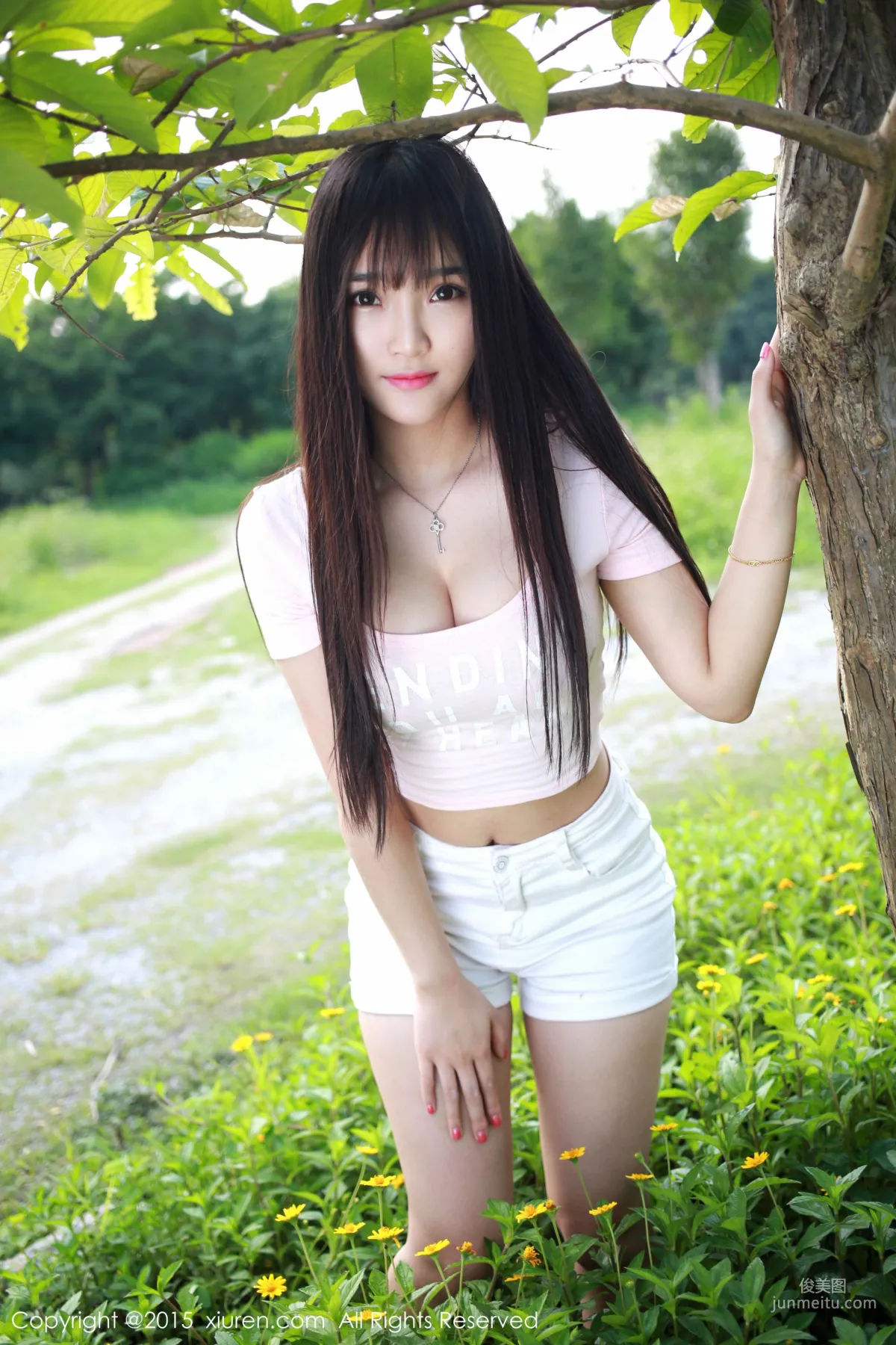 Xiayao baby, Fresh Hot Pants Girl Outdoor Shoot [XiuRen] No.345 Photo Set photo 27