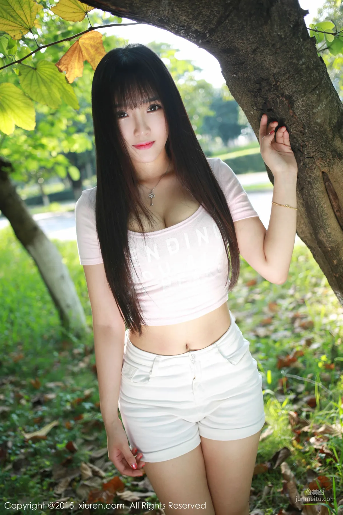 Xiayao baby, Fresh Hot Pants Girl Outdoor Shoot [XiuRen] No.345 Photo Set photo 5