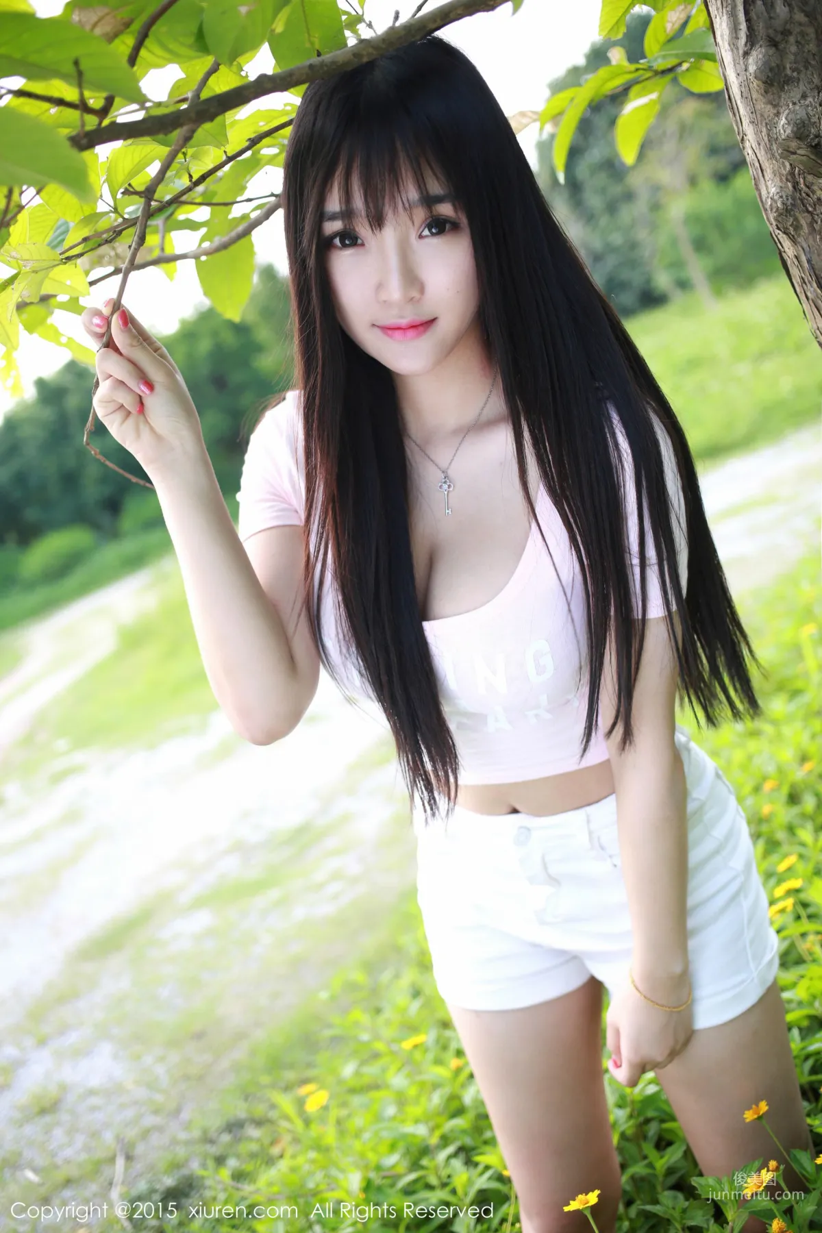 Xiayao baby, Fresh Hot Pants Girl Outdoor Shoot [XiuRen] No.345 Photo Set photo 28