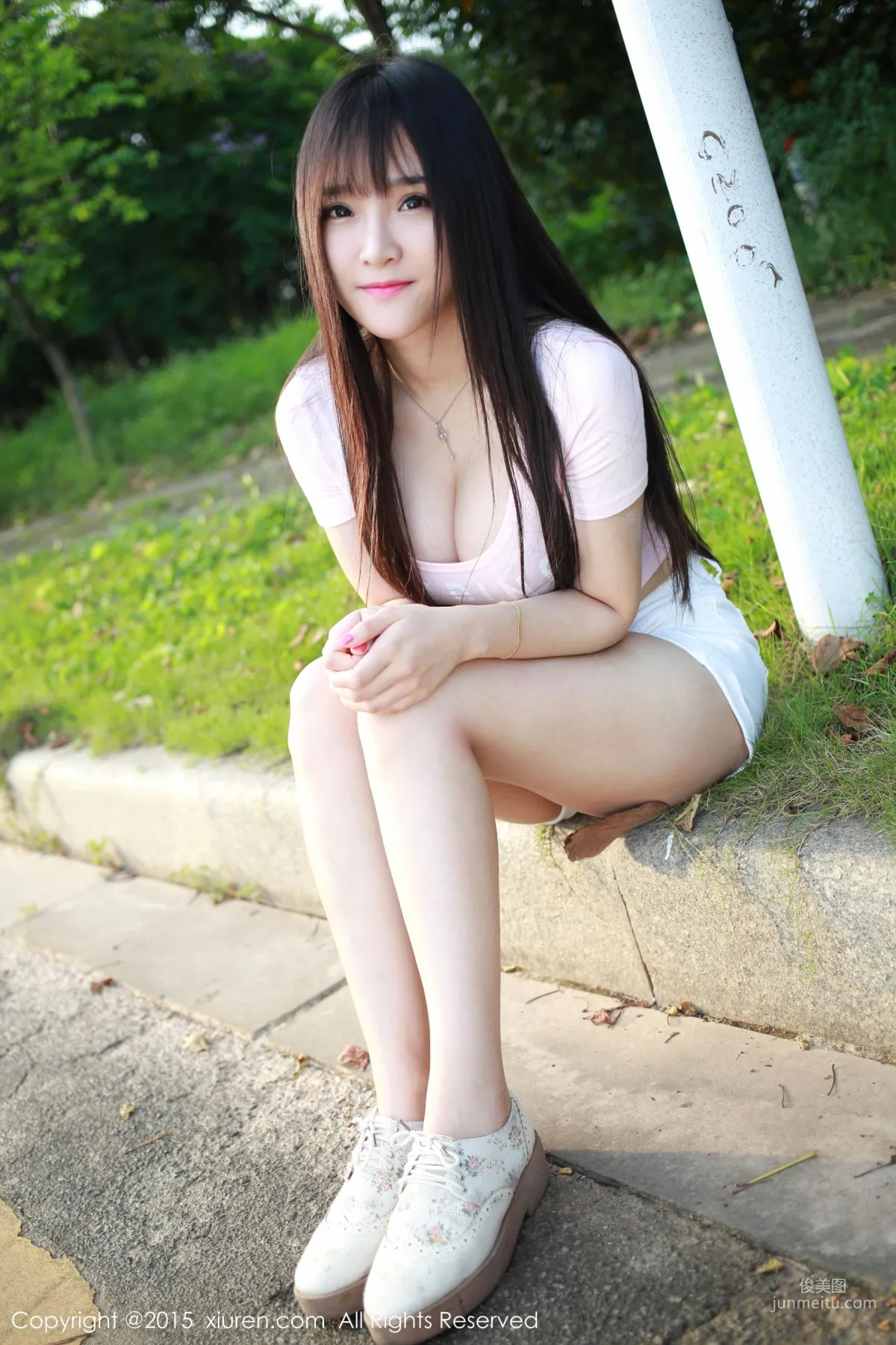 Xiayao baby, Fresh Hot Pants Girl Outdoor Shoot [XiuRen] No.345 Photo Set photo 23