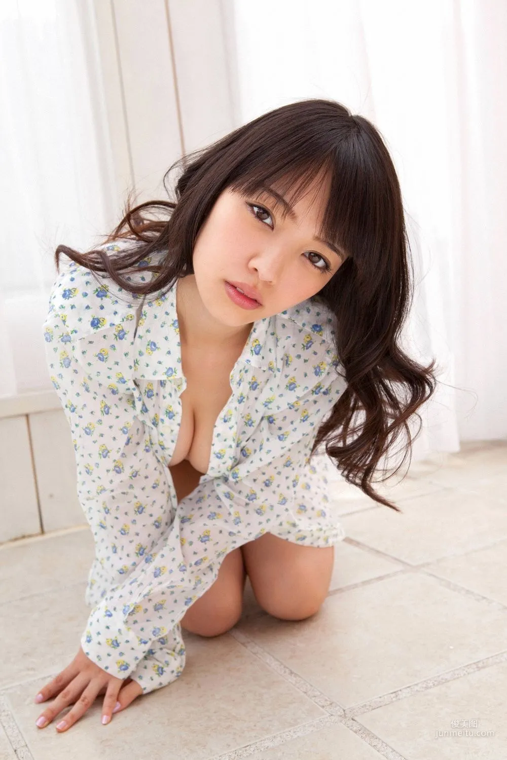 安藤遥《禁断のしなやかBODY》写真集 [YS Web] Vol.47725