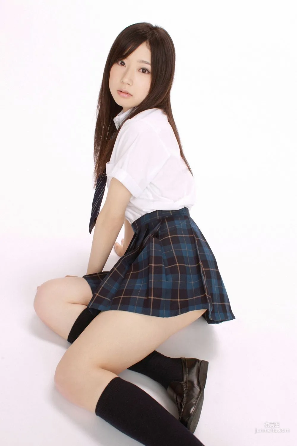 Mika Narumi, Black-Haired Older Sister Summer Enrollment! Photo Set [YS Web] Vol.512 photo 4