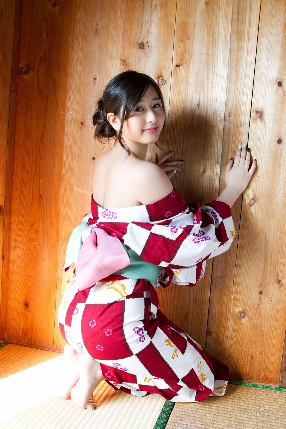 村上友梨《たわわに実った...真夏の果実！》写真集 [YS Web] Vol.5617