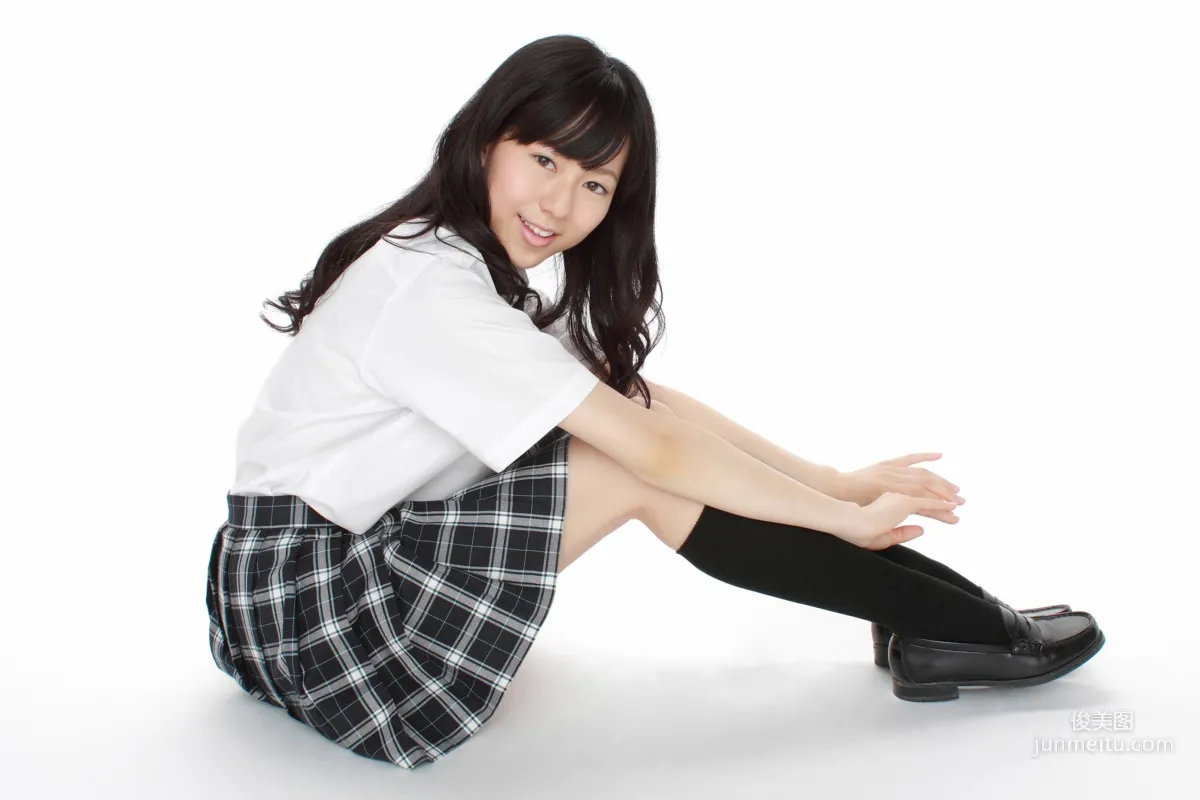 Natsumi Chiba, 17-Year-Old Half Girl Enrolls! Photo Set [YS Web] Vol.415 photo 8