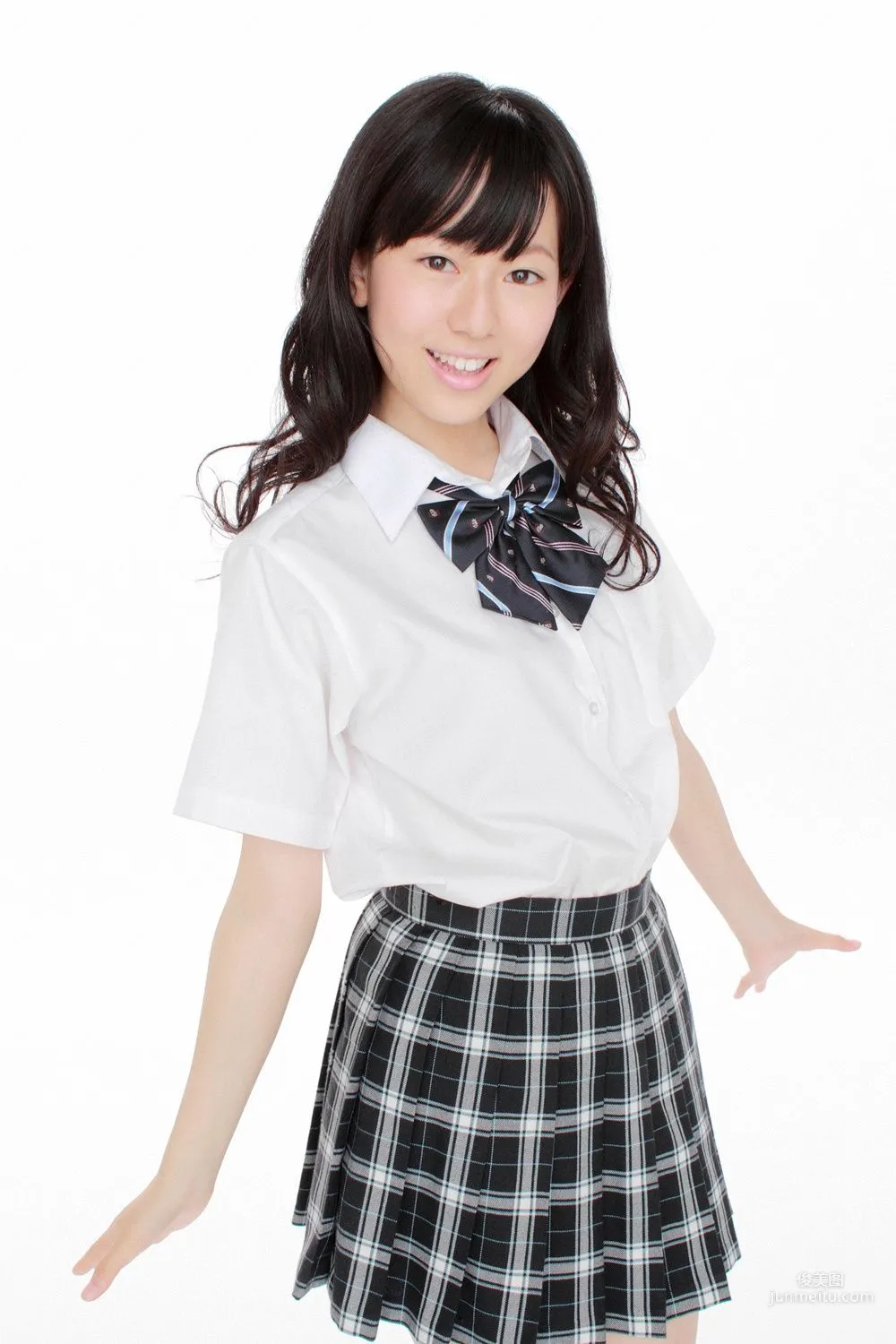 Natsumi Chiba, 17-Year-Old Half Girl Enrolls! Photo Set [YS Web] Vol.415 photo 2