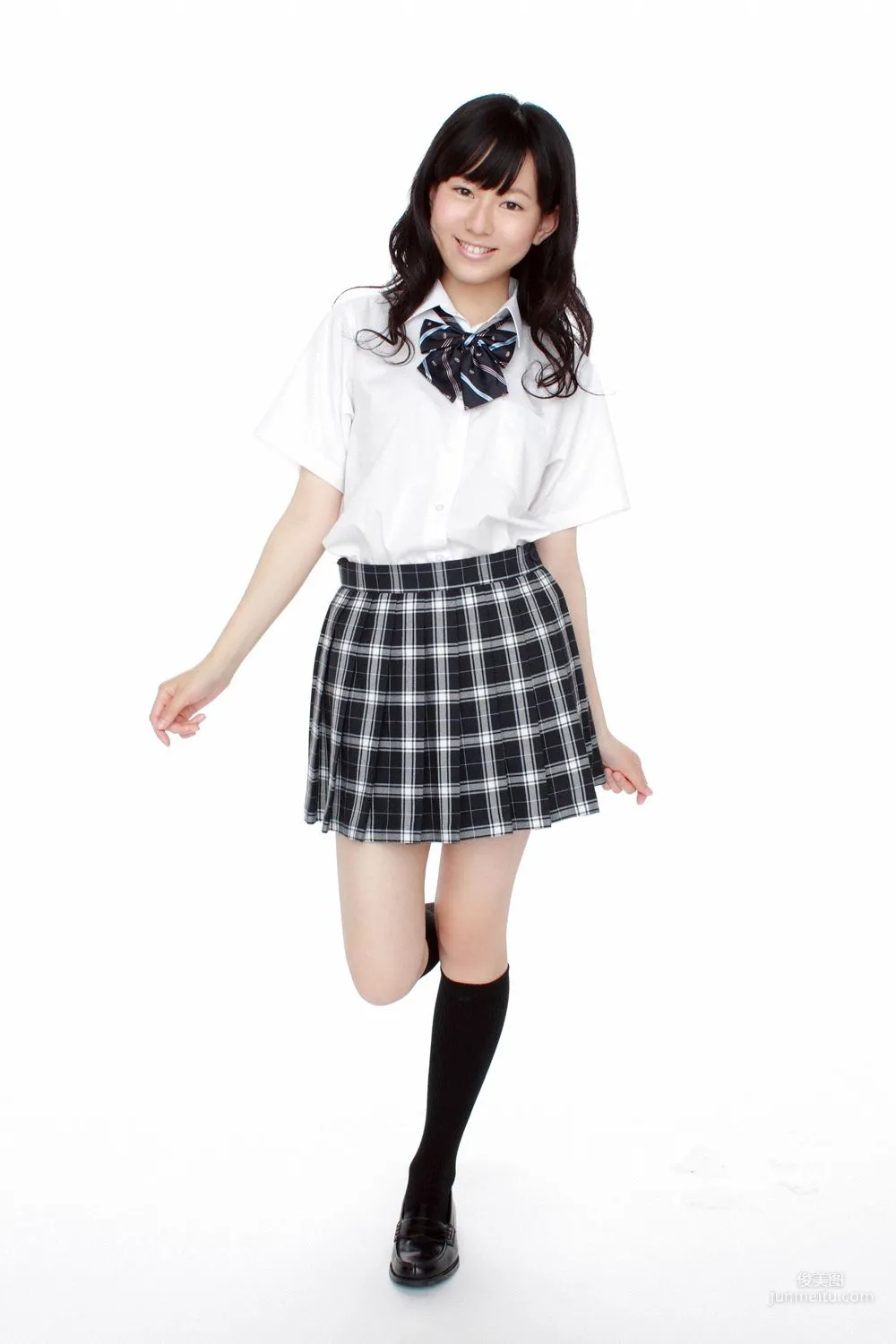 Natsumi Chiba, 17-Year-Old Half Girl Enrolls! Photo Set [YS Web] Vol.415 photo 1