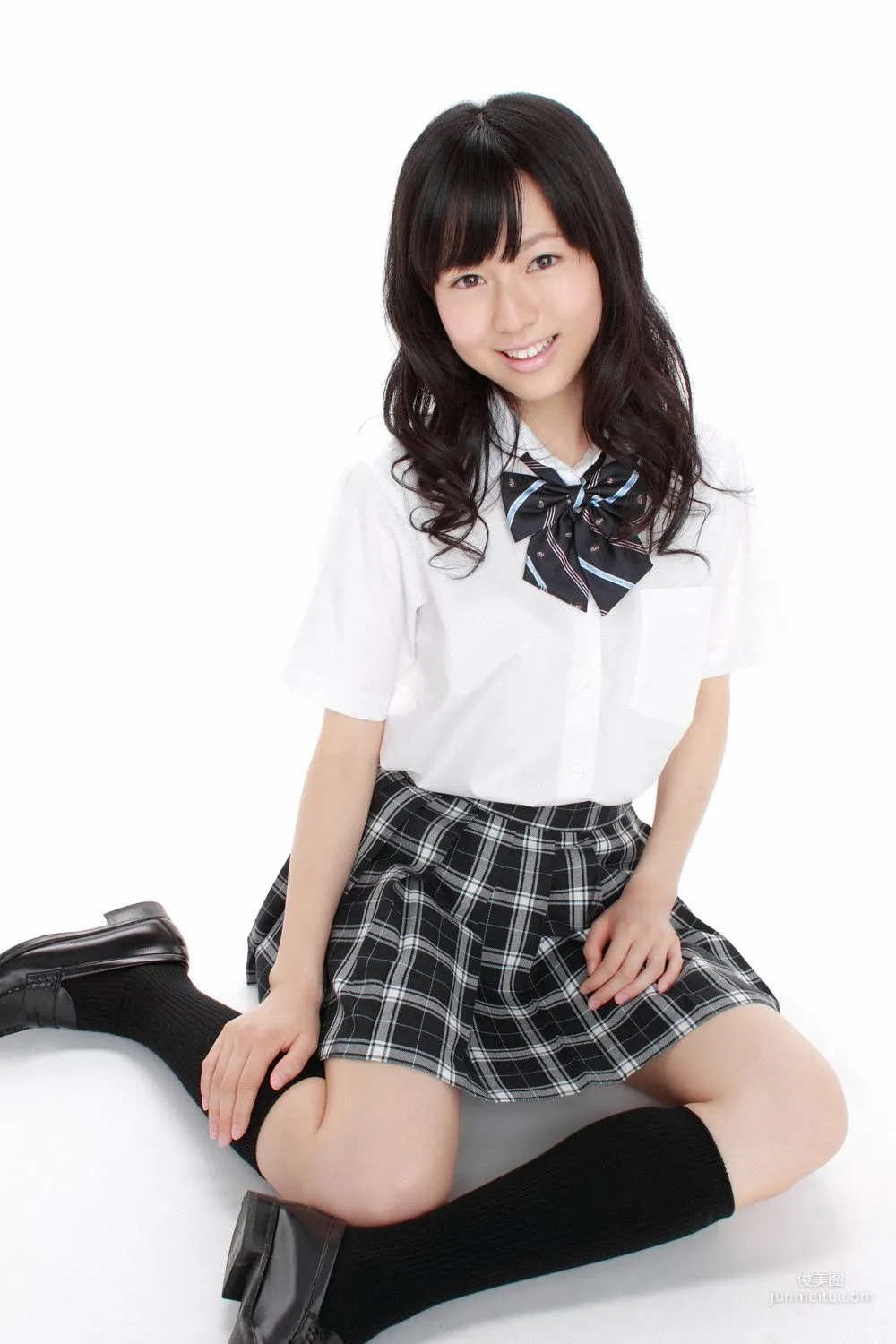 Natsumi Chiba, 17-Year-Old Half Girl Enrolls! Photo Set [YS Web] Vol.415 photo 10