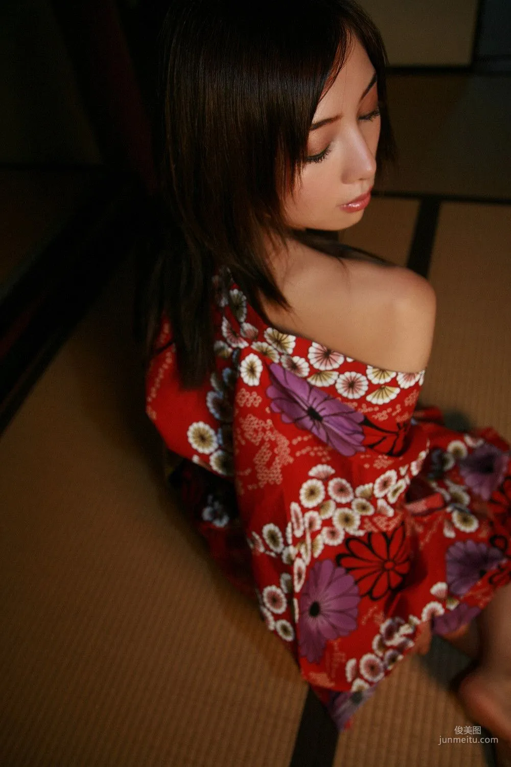 Yuri Yoshida 吉田由莉《背徳と灼熱!》写真集 [YS Web] Vol.33219