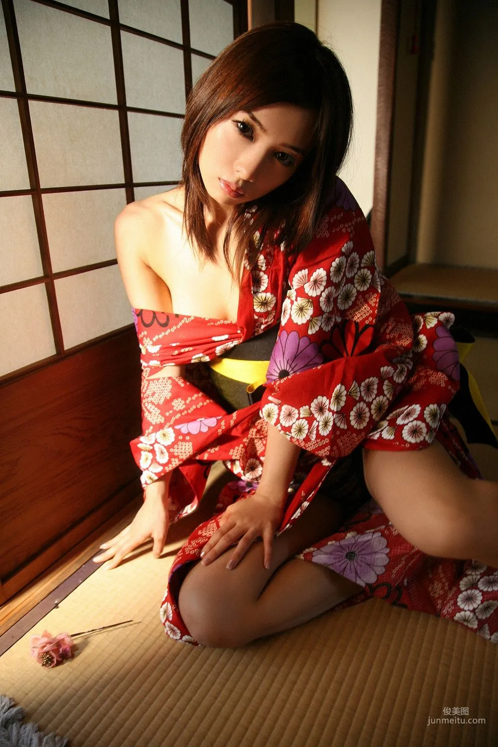 Yuri Yoshida 吉田由莉《背徳と灼熱!》写真集 [YS Web] Vol.33225