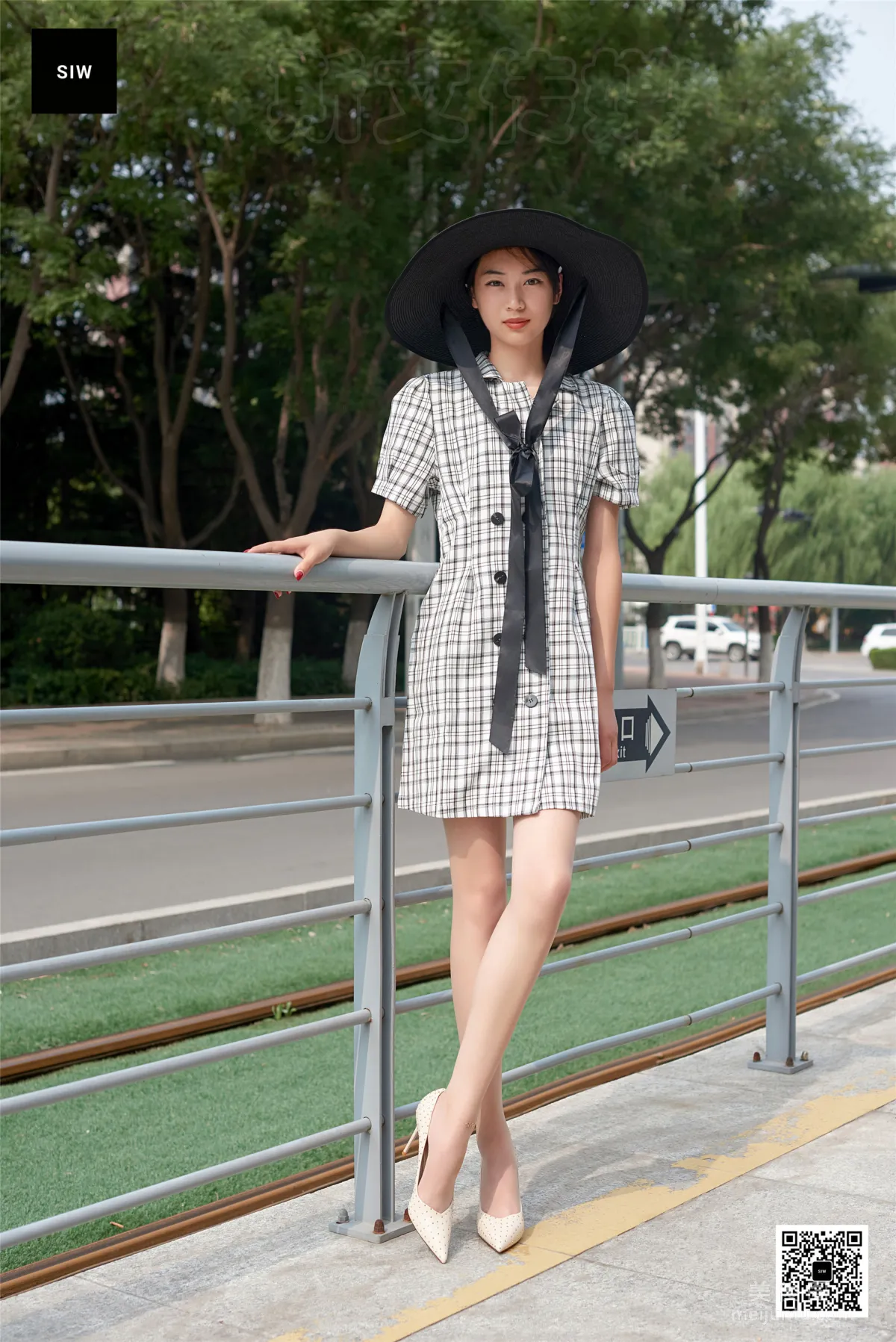 [斯文传媒SIW]  丽莉 《月台少女》 写真集1