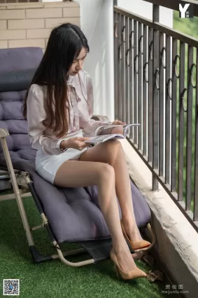 [異思趣向IESS] 模特 美子 《愛看書的女同事》 寫真集