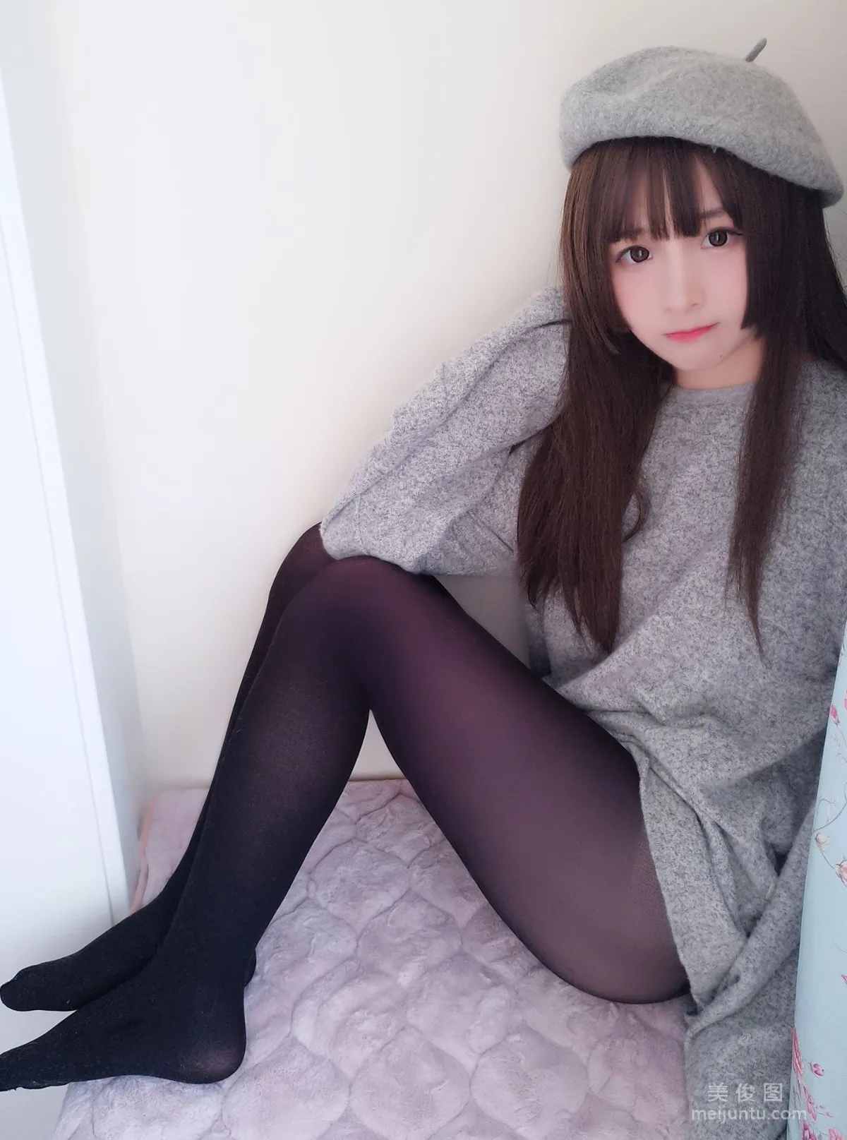 Guchuan kagura 'Shark Painter' Photo Set photo 3