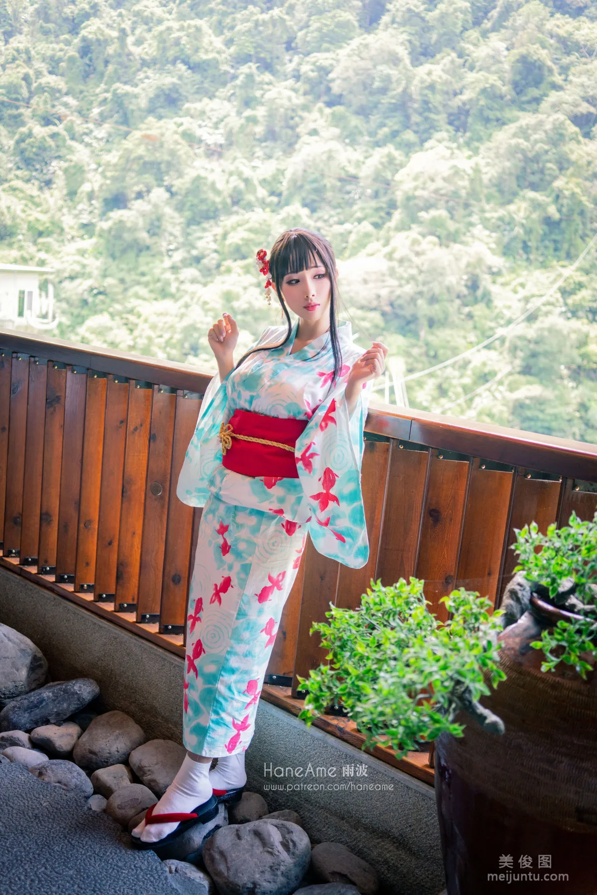 [网红Coser美女] 雨波HaneAme 《溫泉》 写真集2