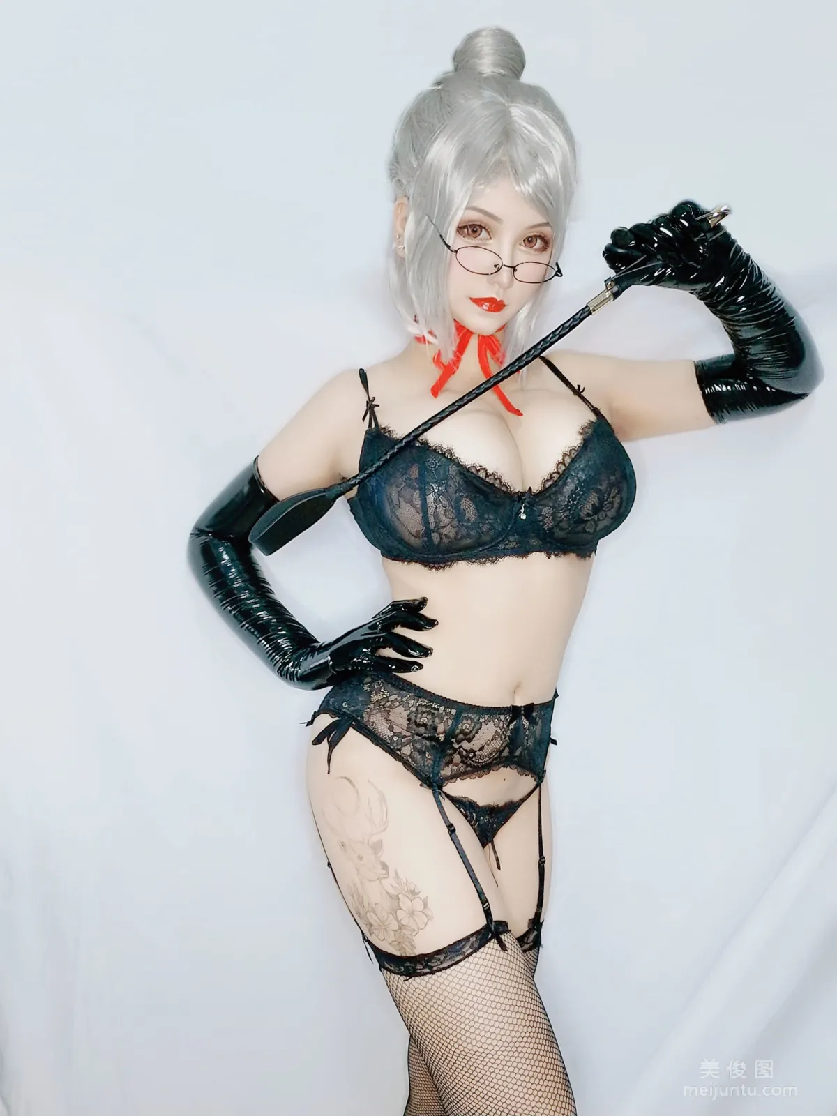 [網紅Coser] 夏鴿鴿不想起床 《副會長》 寫真集 6