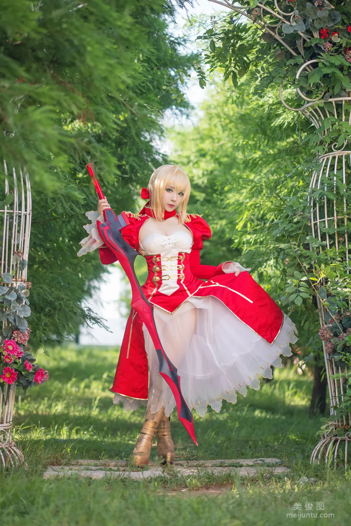 Coser Qianxun Daren, Nero Formal Wear Photo Set photo 6