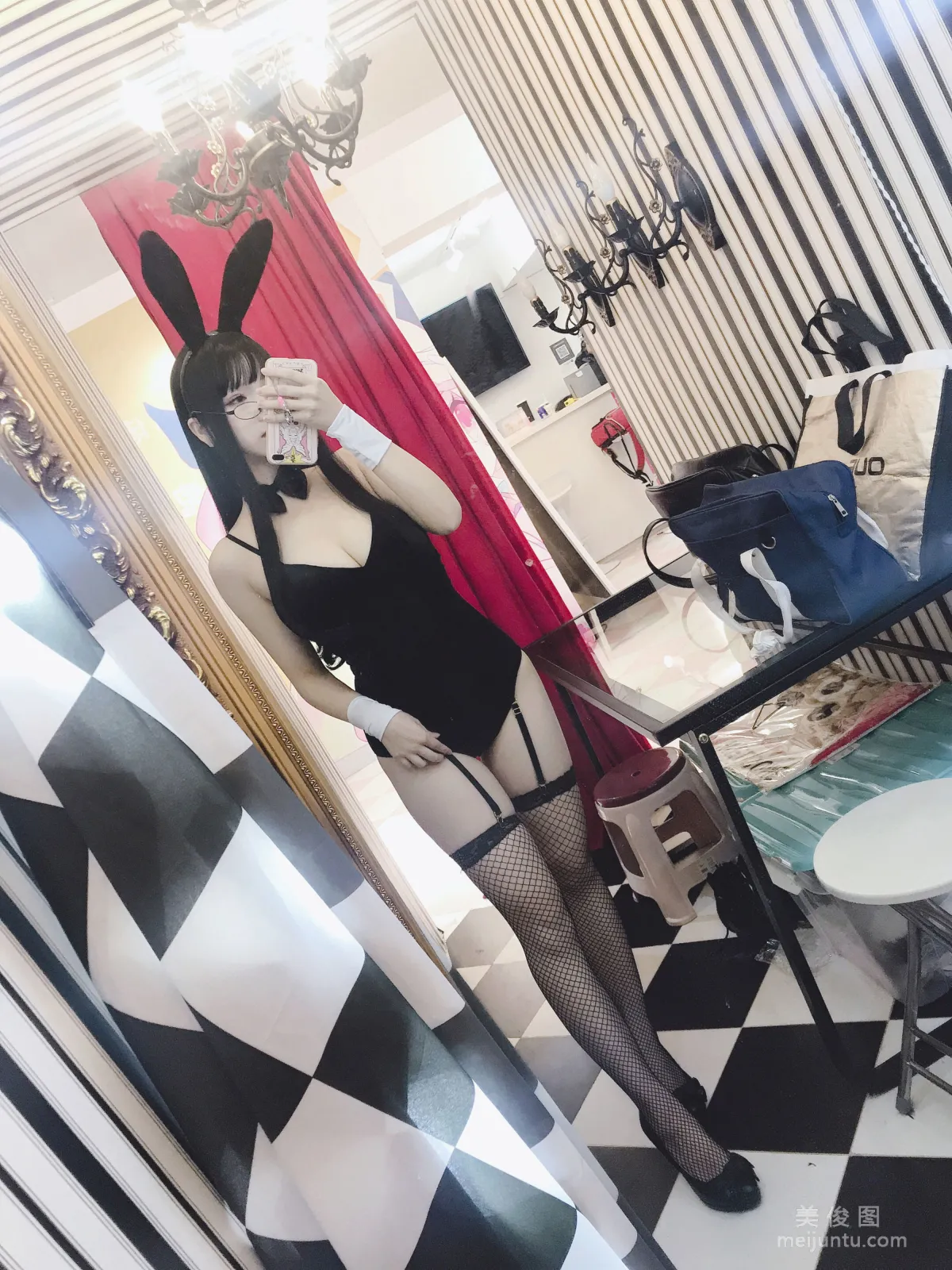 Xueqing Astra: Web Idols photo 1