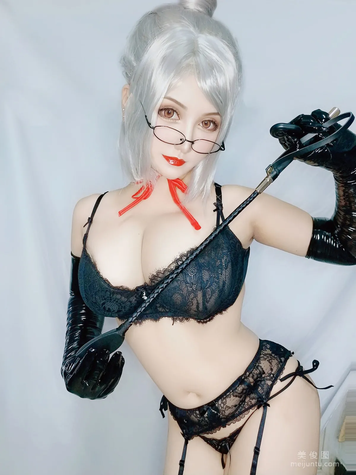 [網紅Coser] 夏鴿鴿不想起床 《副會長》 寫真集 13