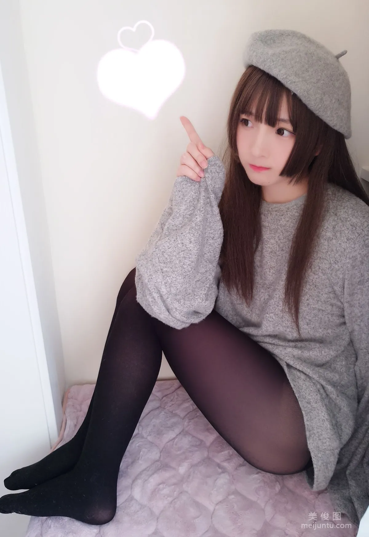 Guchuan kagura 'Shark Painter' Photo Set photo 2